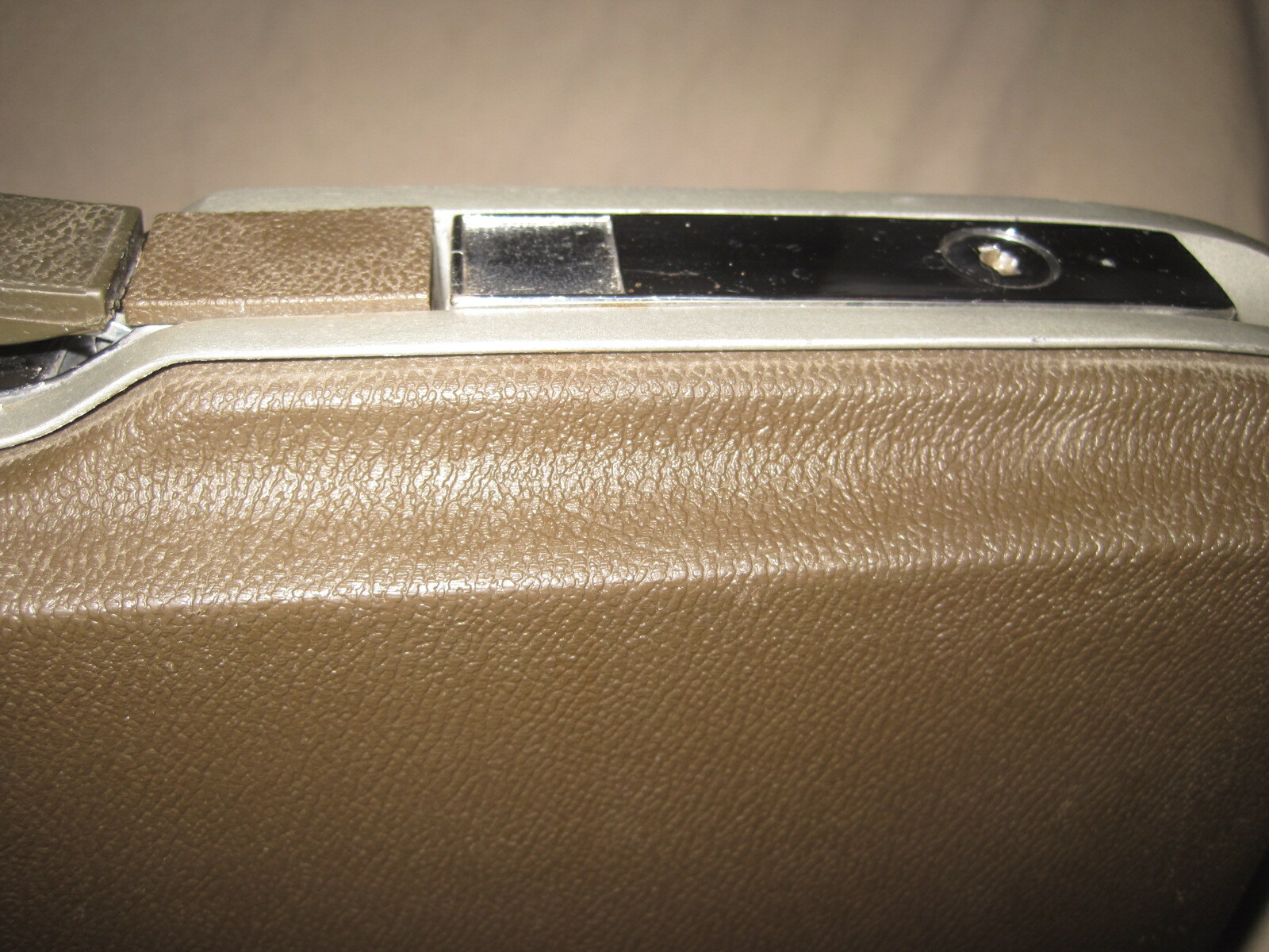Royal Traveller Hard Shell Brown Slim Briefcase 18″ x 12 1/2″ x 3 1/4″ Vintage