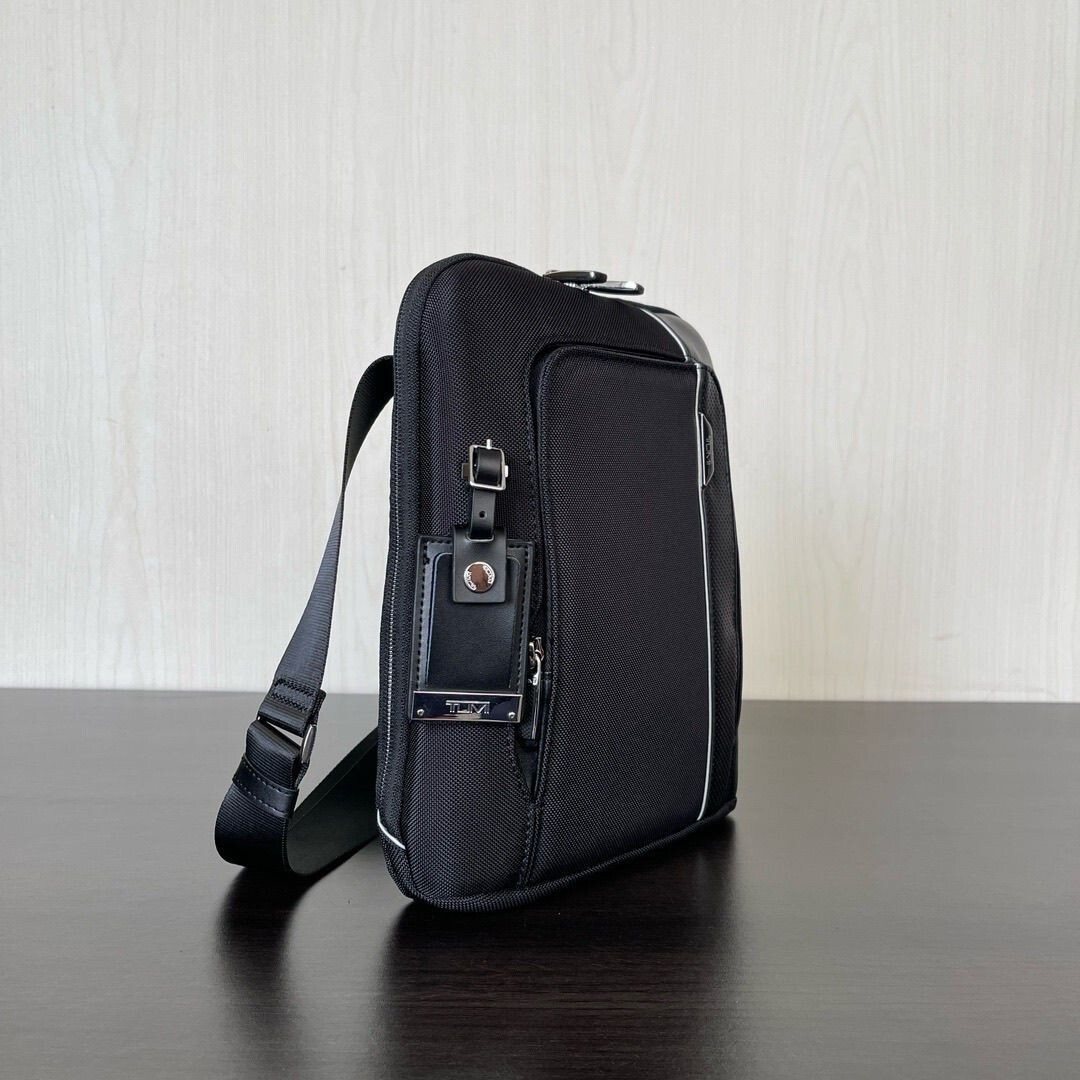 TUMI Arrive Olten Shoulder Bag Sleek Black Cross body Mens Business outlet
