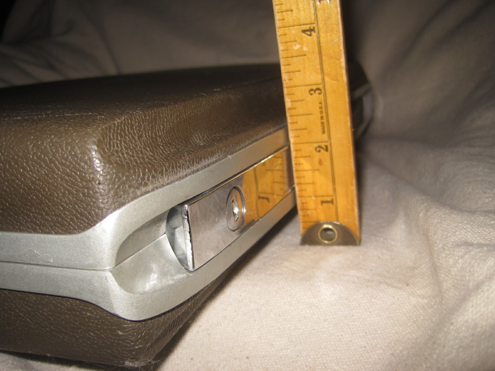 Royal Traveller Hard Shell Brown Slim Briefcase 18″ x 12 1/2″ x 3 1/4″ Vintage