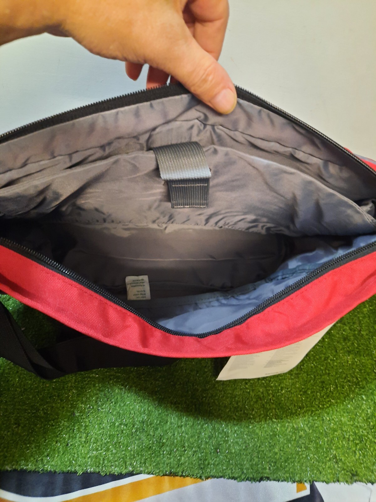 SAMSONITE ‘Off Tread’ 2010. Computer Shoulder Bag. 39.1cm. Brand New With Tags