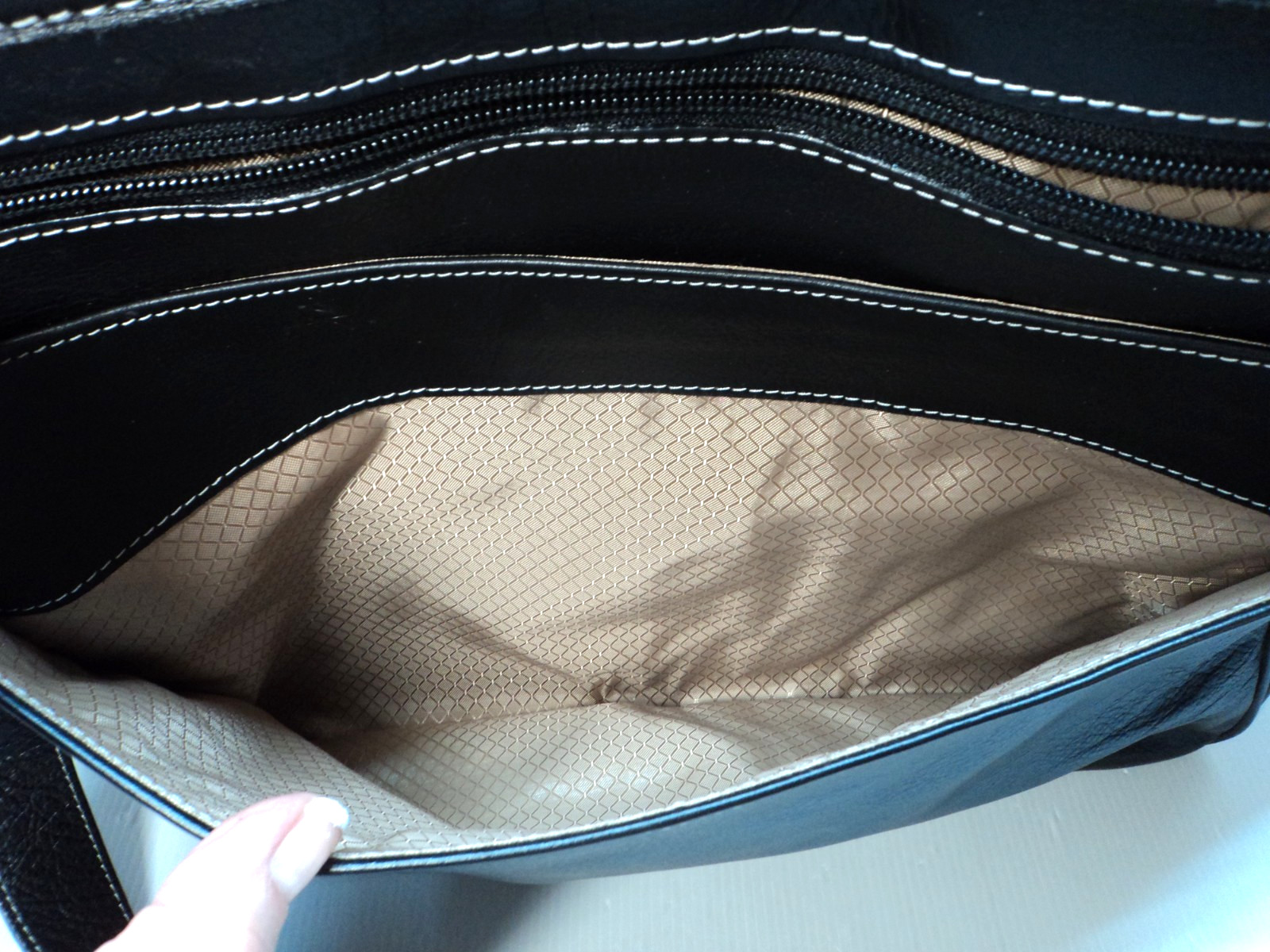 McKlein 13.3″ Leather Laptop Tablet Messenger Bag, Black w/Magnetic Flap Closure