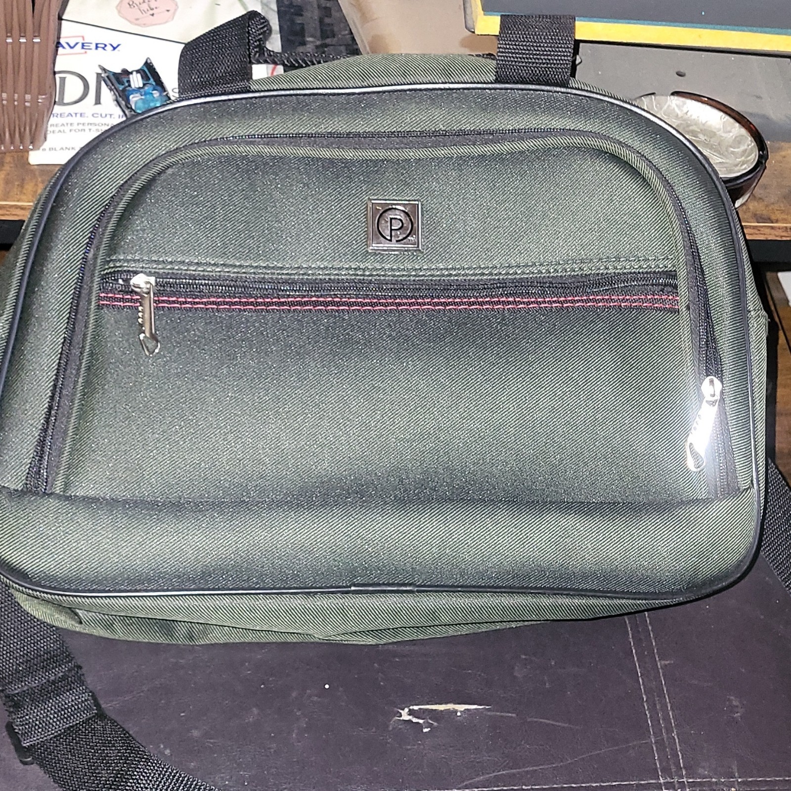 Men’s Green/Black Messenger Bag Medium Zip Closure Adjustable Shoulder Strap