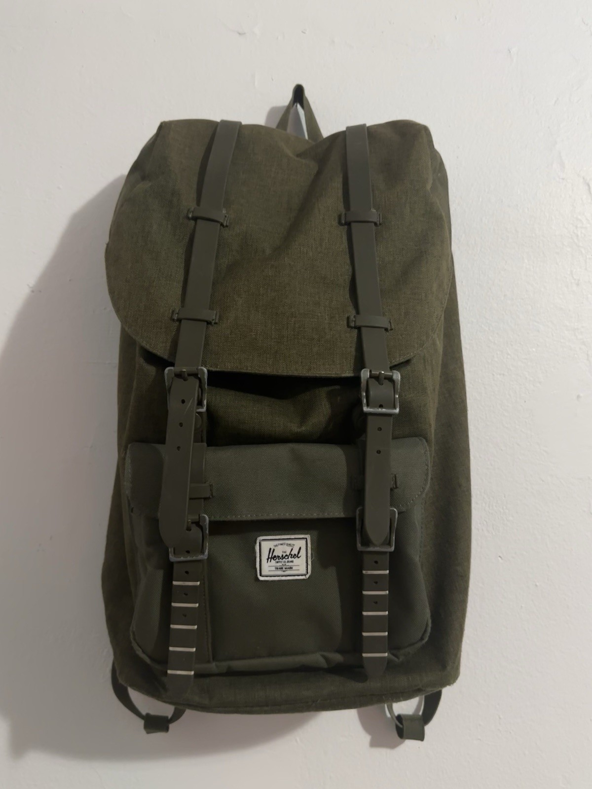 Herschel Supply Co. Little America Backpack – Olive/30L in Excellent Condition