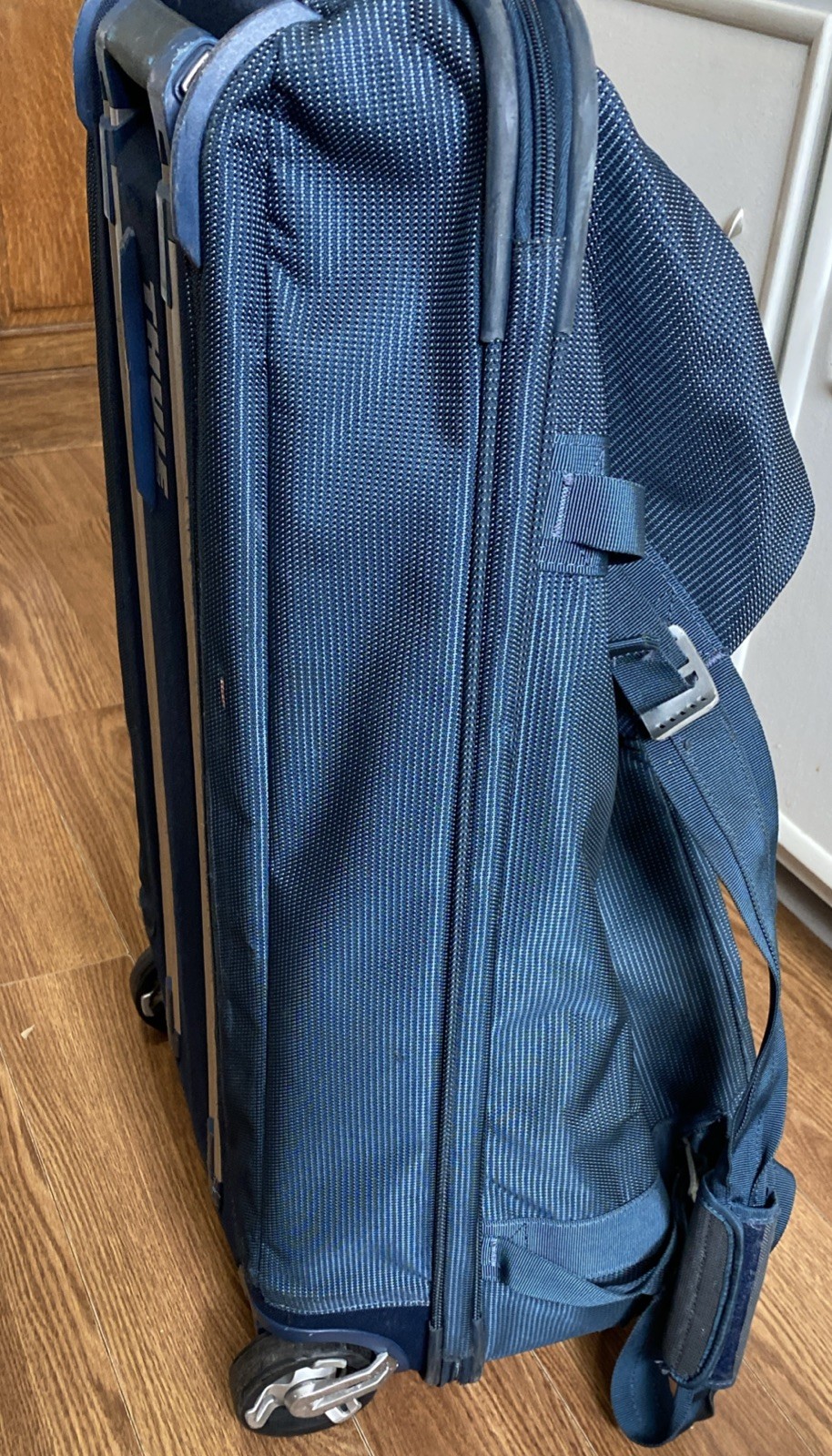Thule Sweden Subterra Rolling Duffle 28″ Blue Carry On or Check Bag
