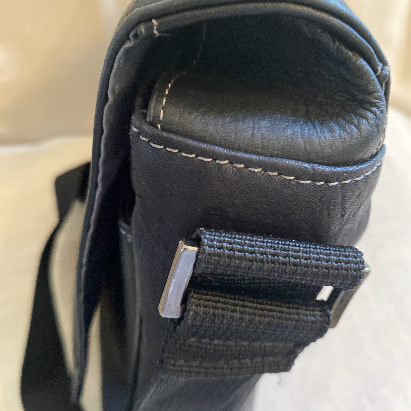 Kenneth Cole Black Leather Reaction Manhattan Messenger Satchel Bag