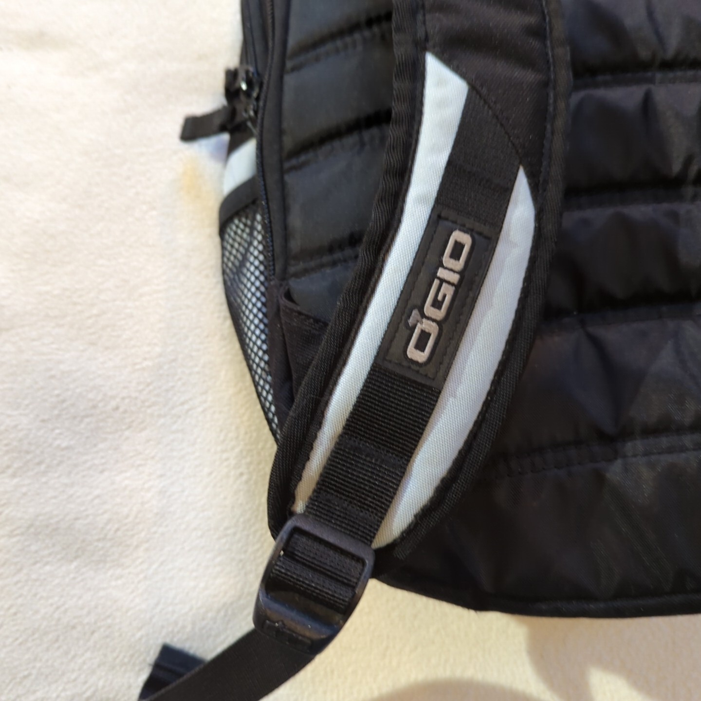 Ogio Backback Vega Black/ Gray With Audio Port Tech Bag Tablet Laptop