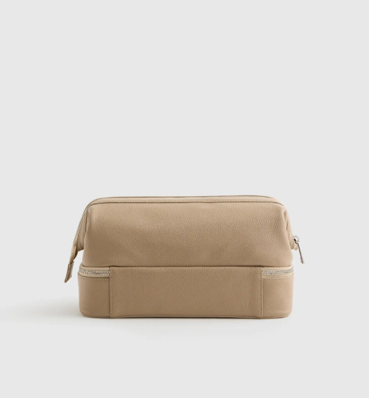 NWT QUINCE MEN’S ITALIAN LEATHER DUAL COMPARTMENT TOILETRY BAG TAUPE MSRP $70