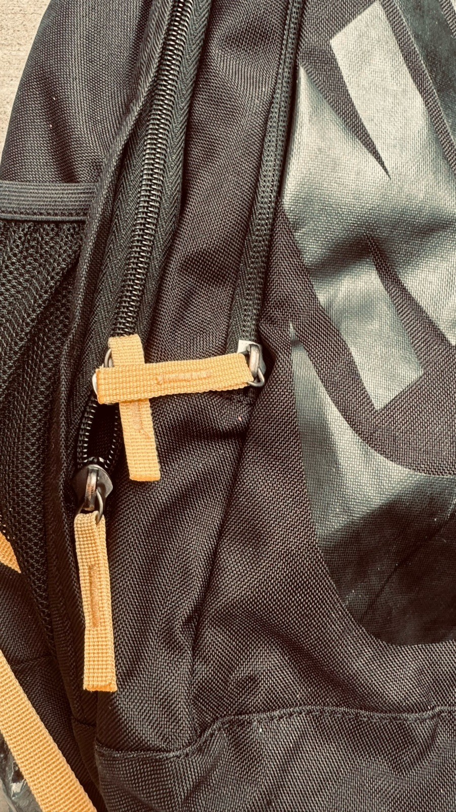 Nike Large Black Backpack Daypack Zip Closure Padded Bottle Pocket Large Logo