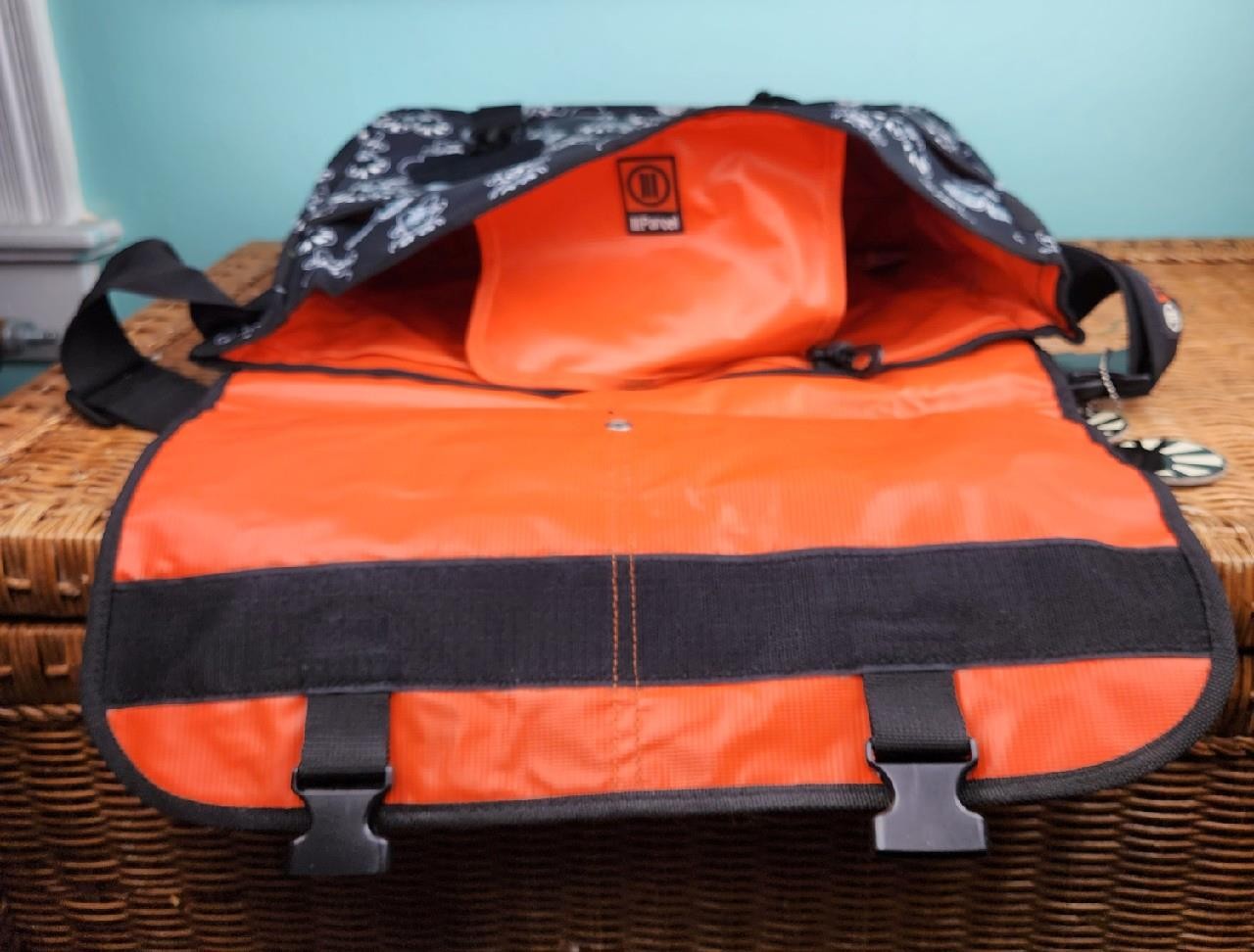 Loop NYC Mooky III Parcel Vinyl Nation Messenger Bag LP0702