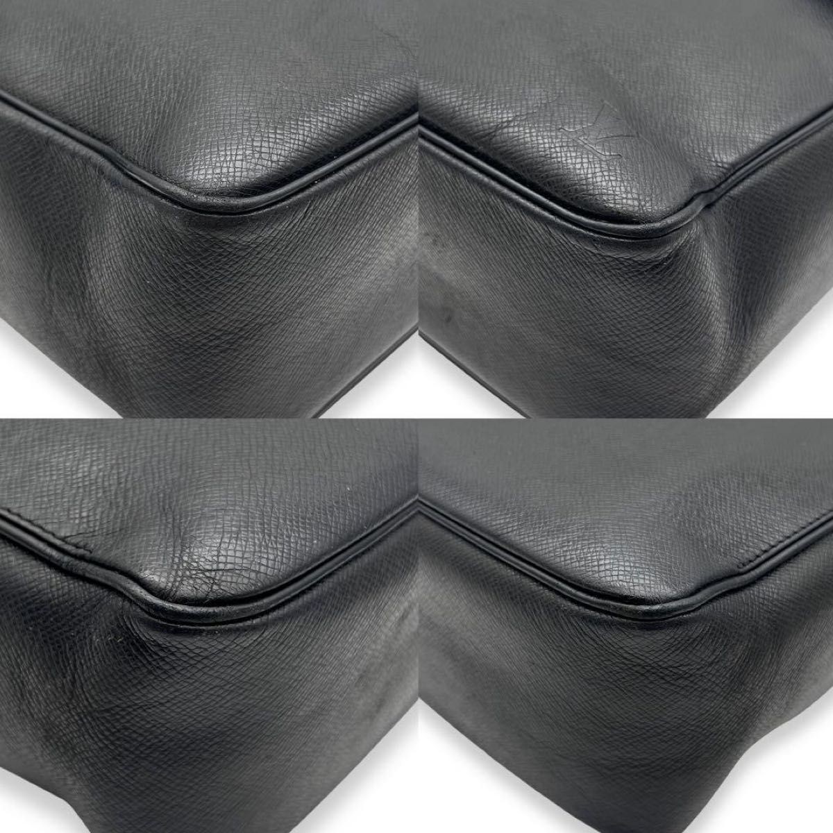 Gently Used Louis Vuitton Taiga Leather Shoulder Bag Handbag Black 26x21x10cm