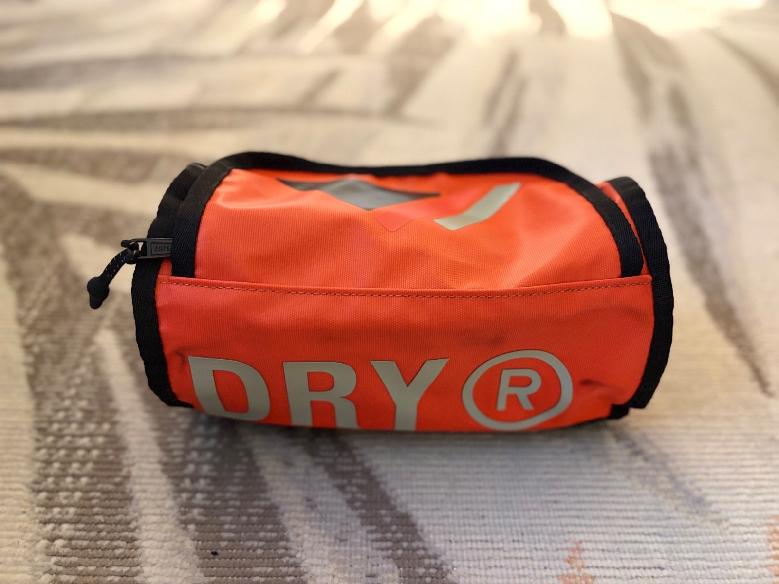 Superdry – Tarp Wash Mini Bag (Orange)