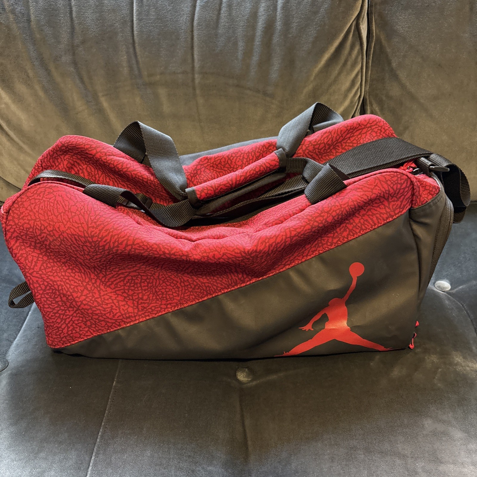 Air Jordan Jumpman Gym Duffel Bag Red Black Elephant Print w/ Shoe Pocket – EUC