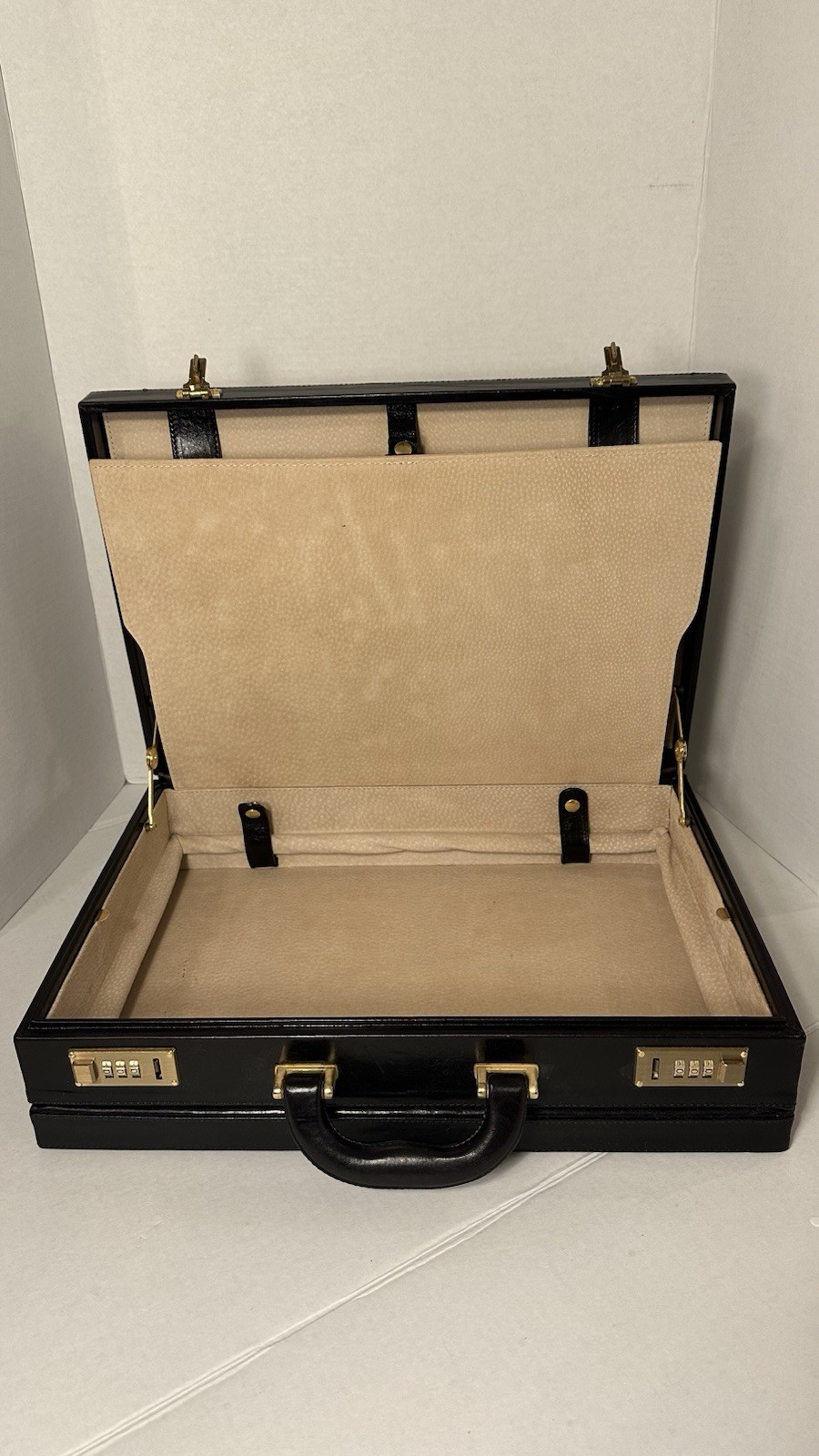Aldo Raffa Expandable Leather Briefcase. Black Brand New. Never Used