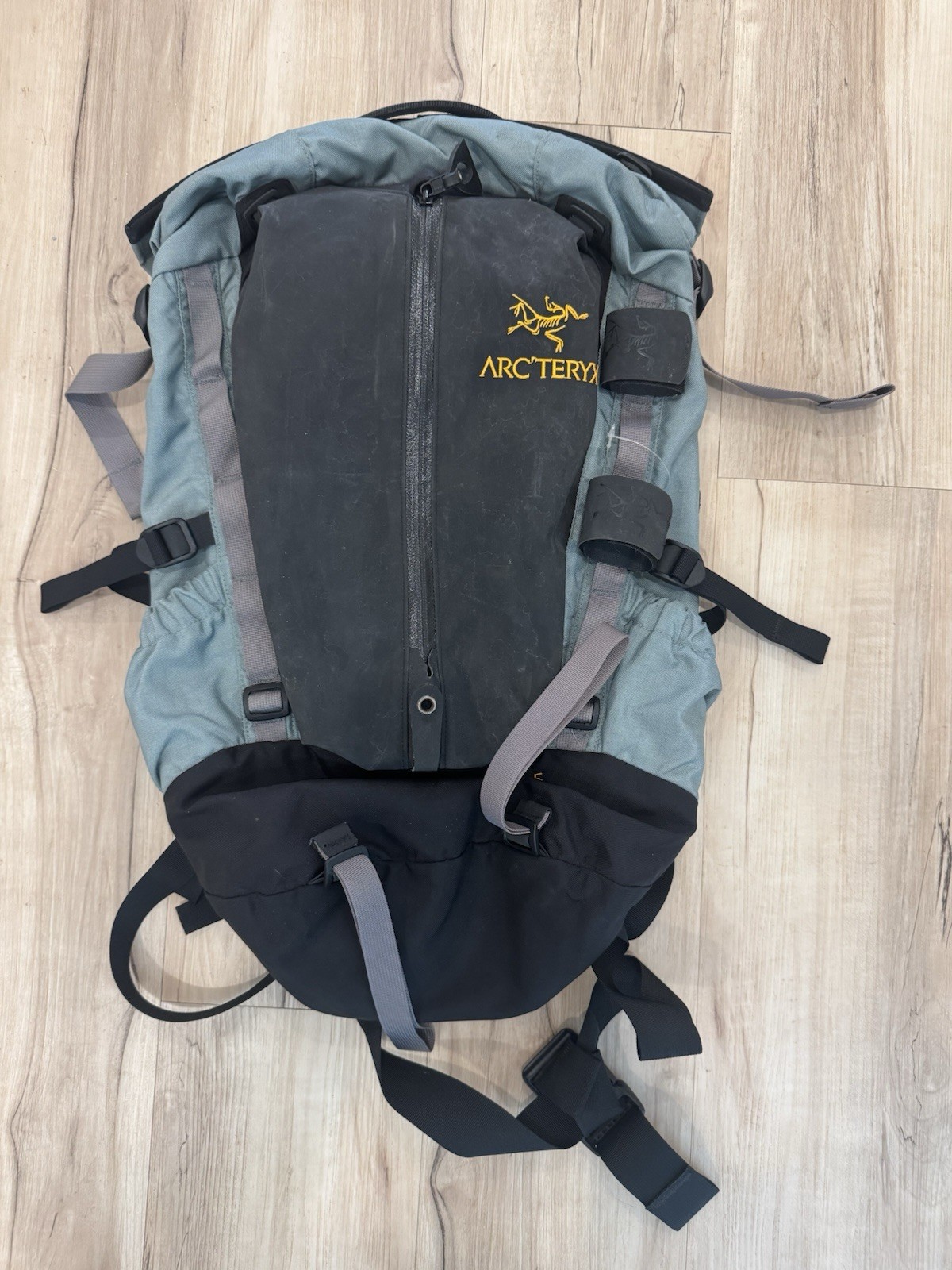 Arc’teryx RT 25 Backpack Granite Color Hydration Backpack Outdoors RARE