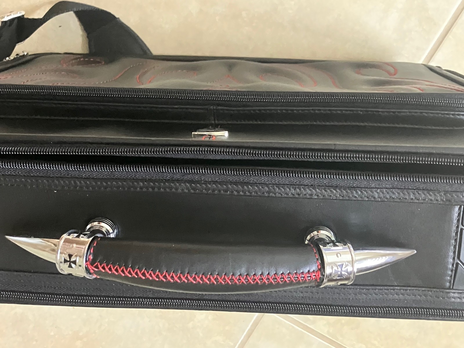 Zeyner Bullfight Black Leather Saddle Bag Laptop Biker Top-Zip 17″ Briefcase