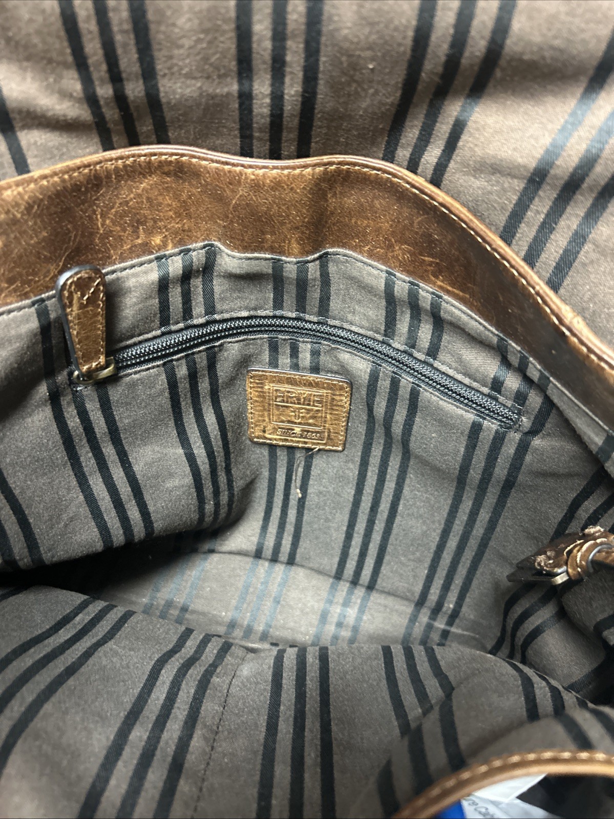Frye Oliver Men’s Logan Messenger Bag – Cognac – One Size