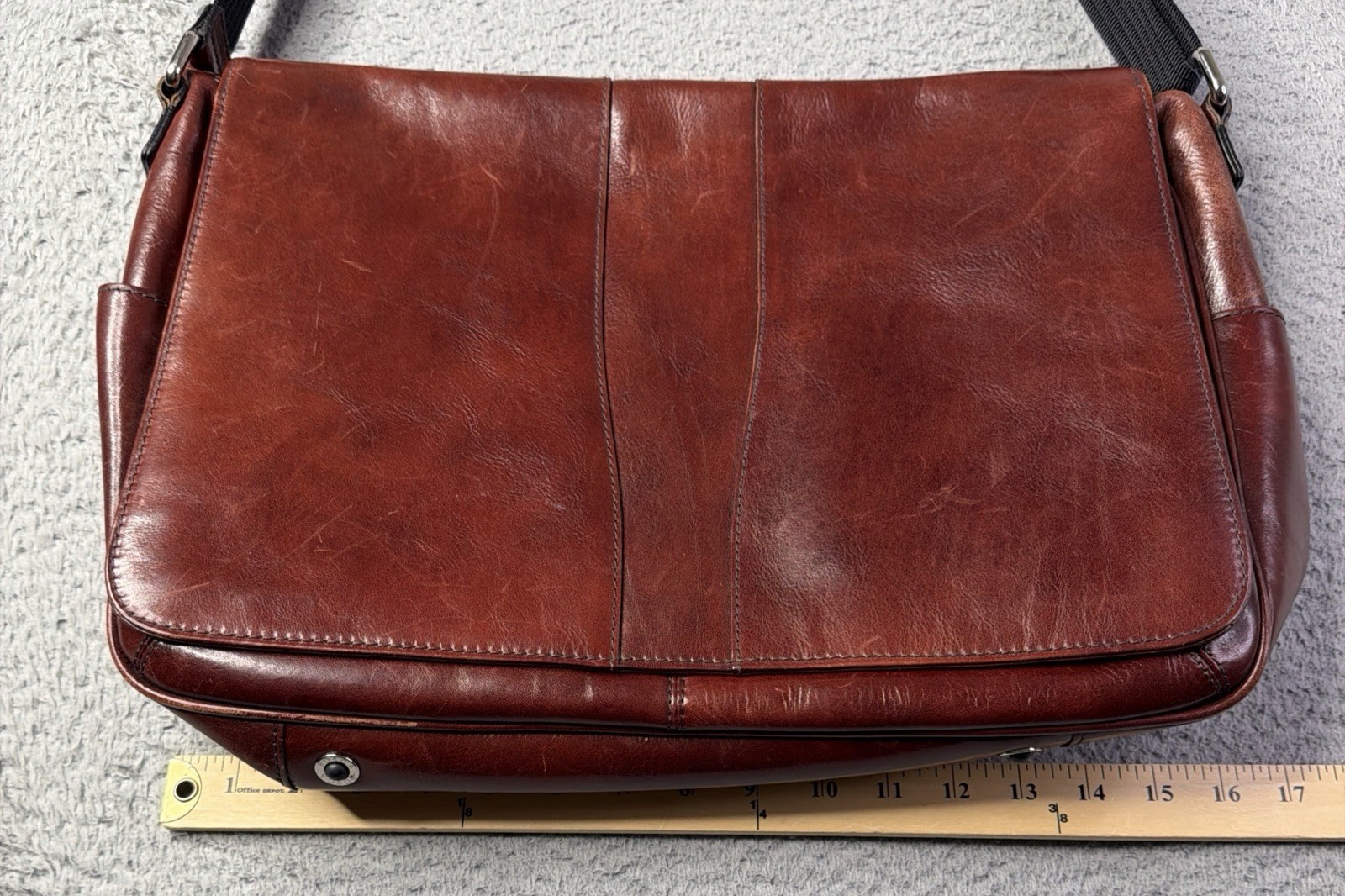 Bosca Brown Messenger Bag Magnetic Men Inner Pockets Adjustable Strap Casual