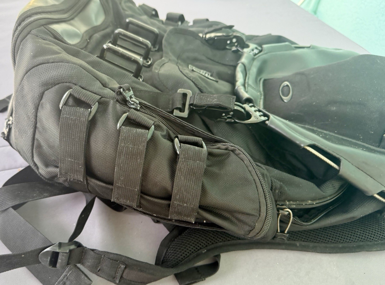 OAKLEY KITCHEN SINK BACKPACK Stealth Black Tactical Field Gear Day Pack