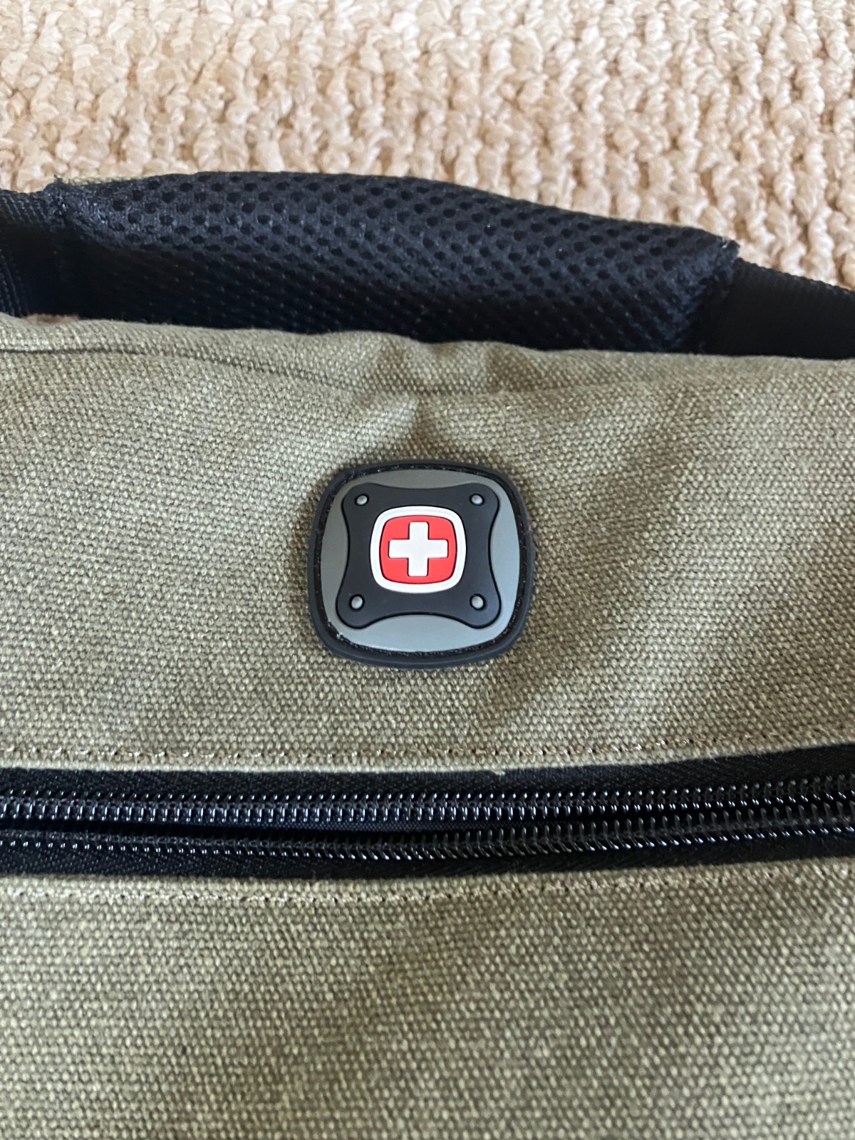 NWOT Swiss Gear Wenger Zinc model laptop/messenger bag Padded Laptop Compartment