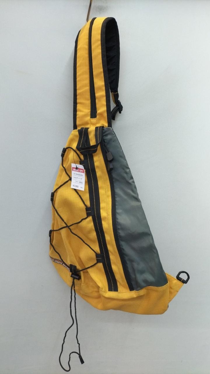 Shoulder bag Model number Yellow Used condition MAUI SONS