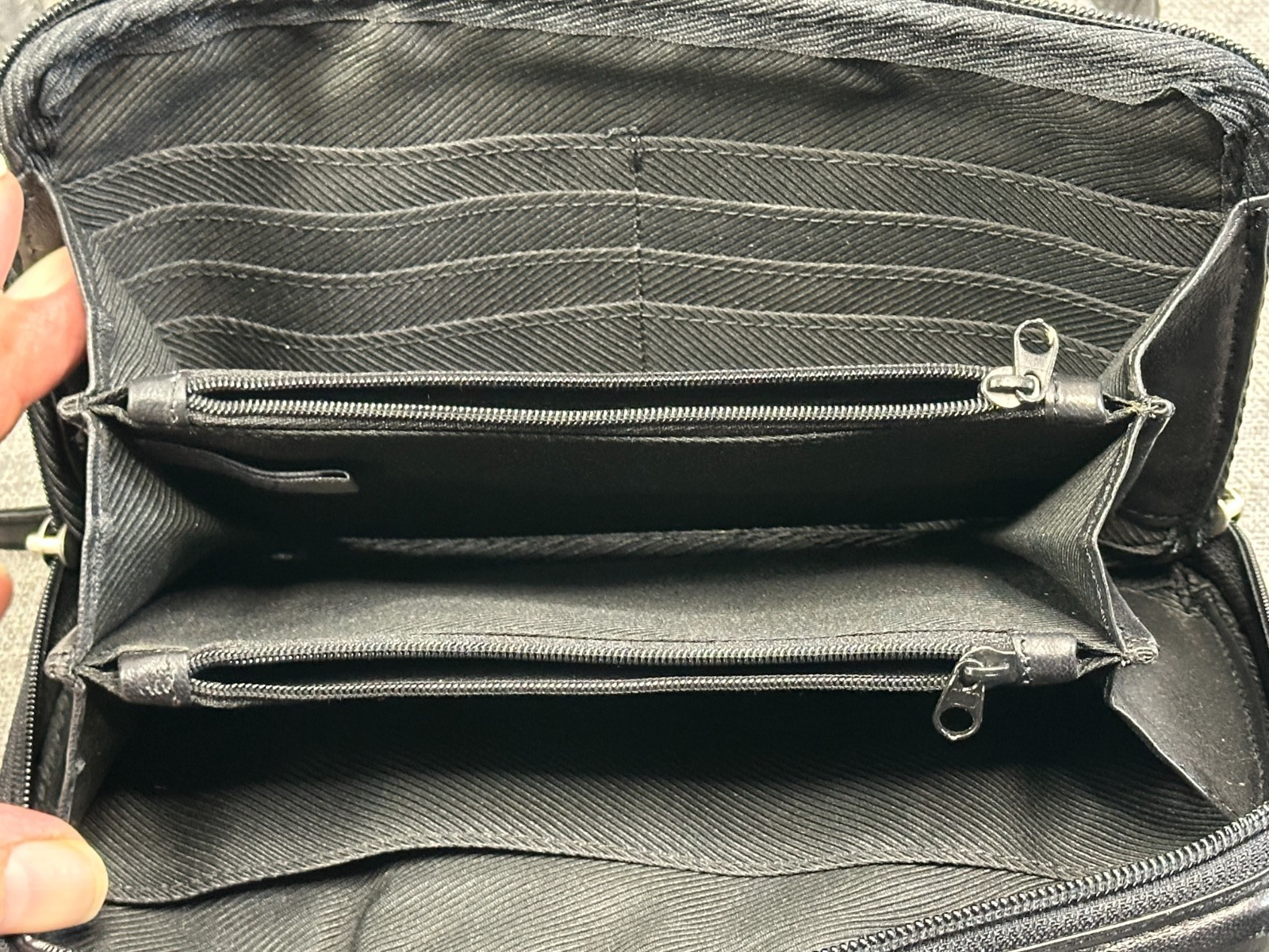 Wilson’s leather Black convertible Crossbody Bag zippered compartments NICE!