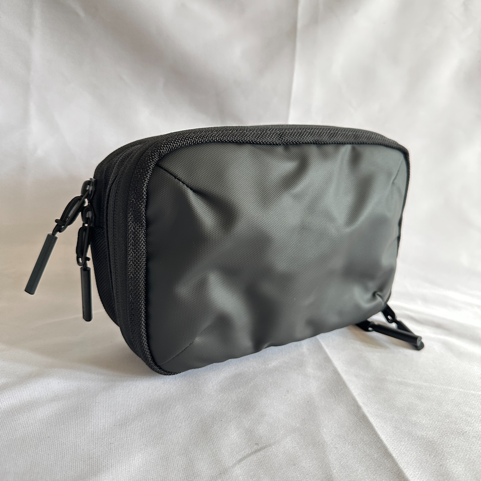 Aer Cable Kit 2 Black 1.8L Tech Organizer Travel Pouch