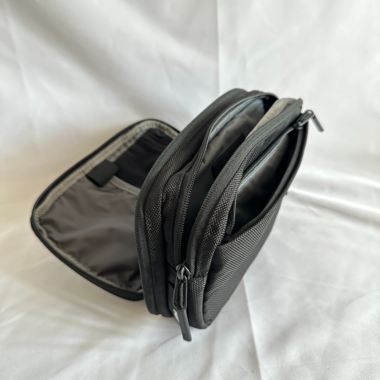 Aer Cable Kit 2 Black 1.8L Tech Organizer Travel Pouch