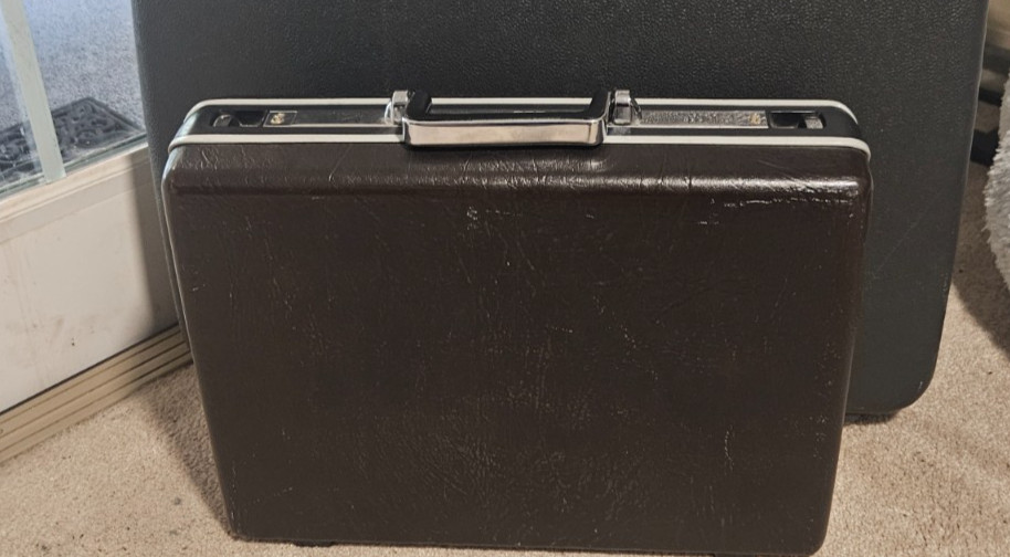 Vintage Samsonite OMEGA GL Hard Shell Briefcase Attache Business Case Combo Lock