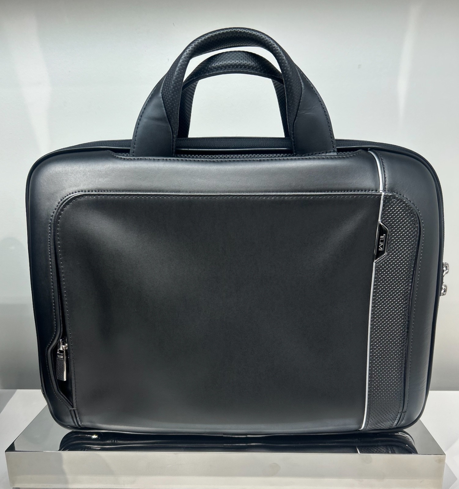 NEW Tumi ARRIVE SADLER 16.0” Brief Laptop Briefcase – 100% BLACK Leather