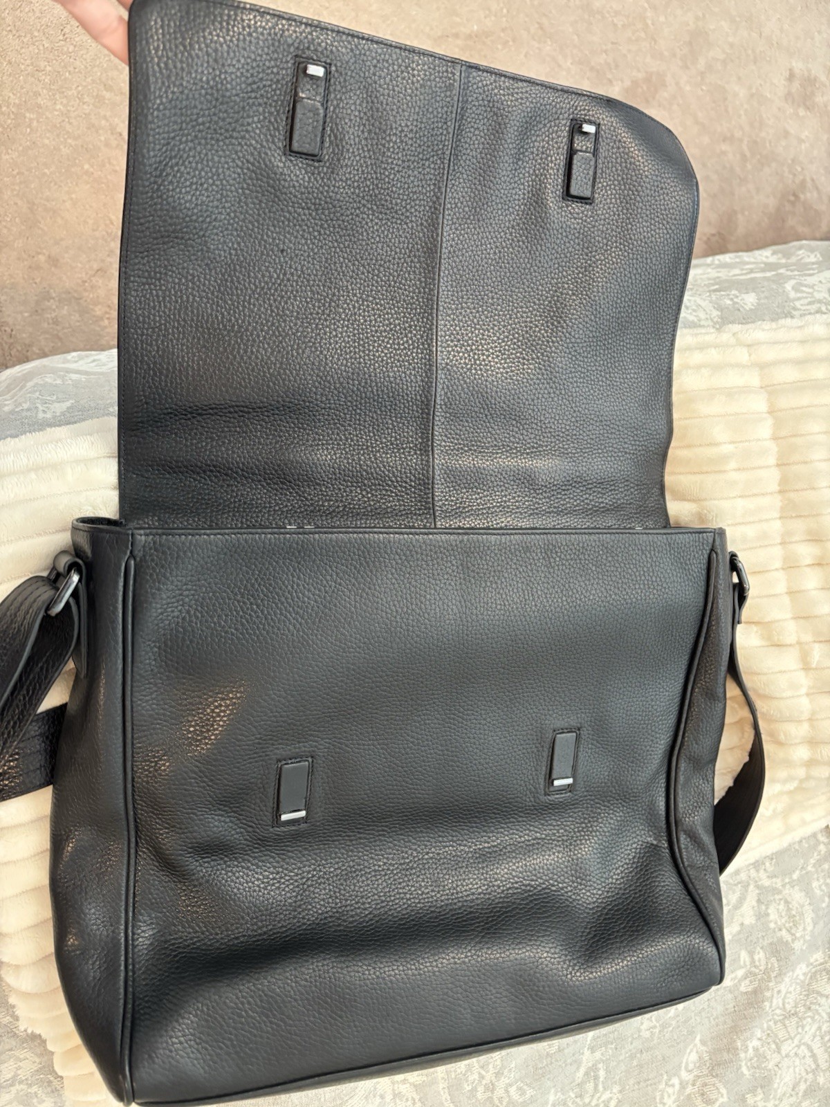 Authentic Hugo Boss Pebbled Leather Shoulder Messenger Bag Retail 799