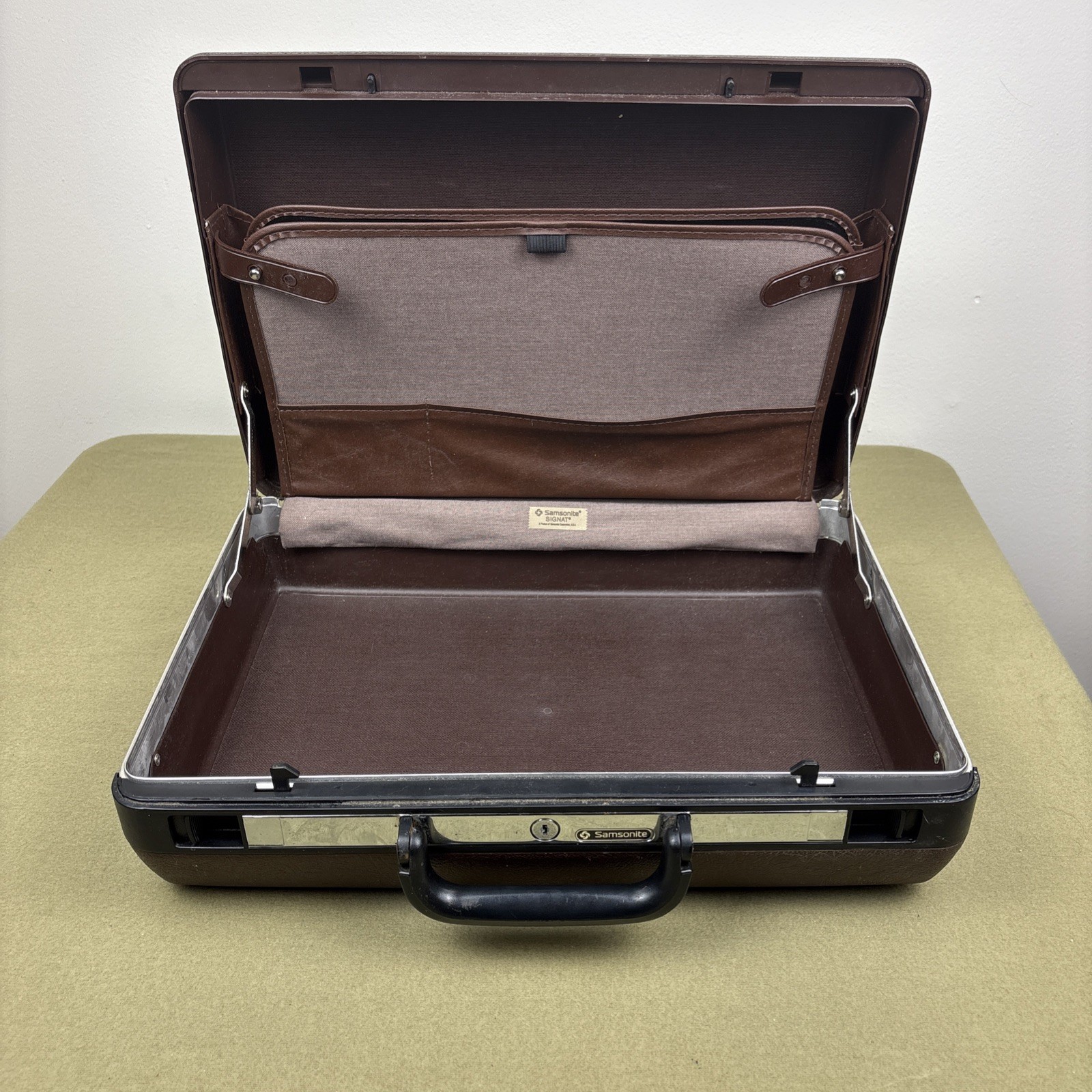 Vintage Samsonite Signat Slimline Brown Hard Shell Attache Briefcase No Key
