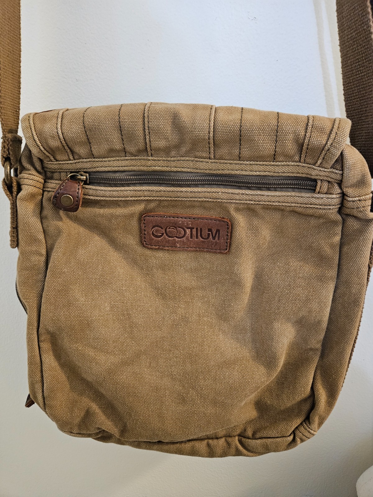 Gootium canvas messenger bag approx 12″x12″ khaki