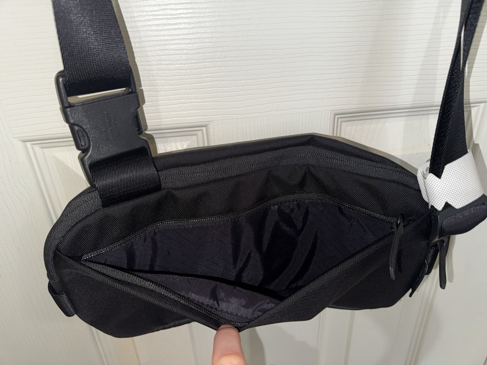 tomtoc Compact EDC Sling Bag – Black Minimalist Crossbody Pack NWT