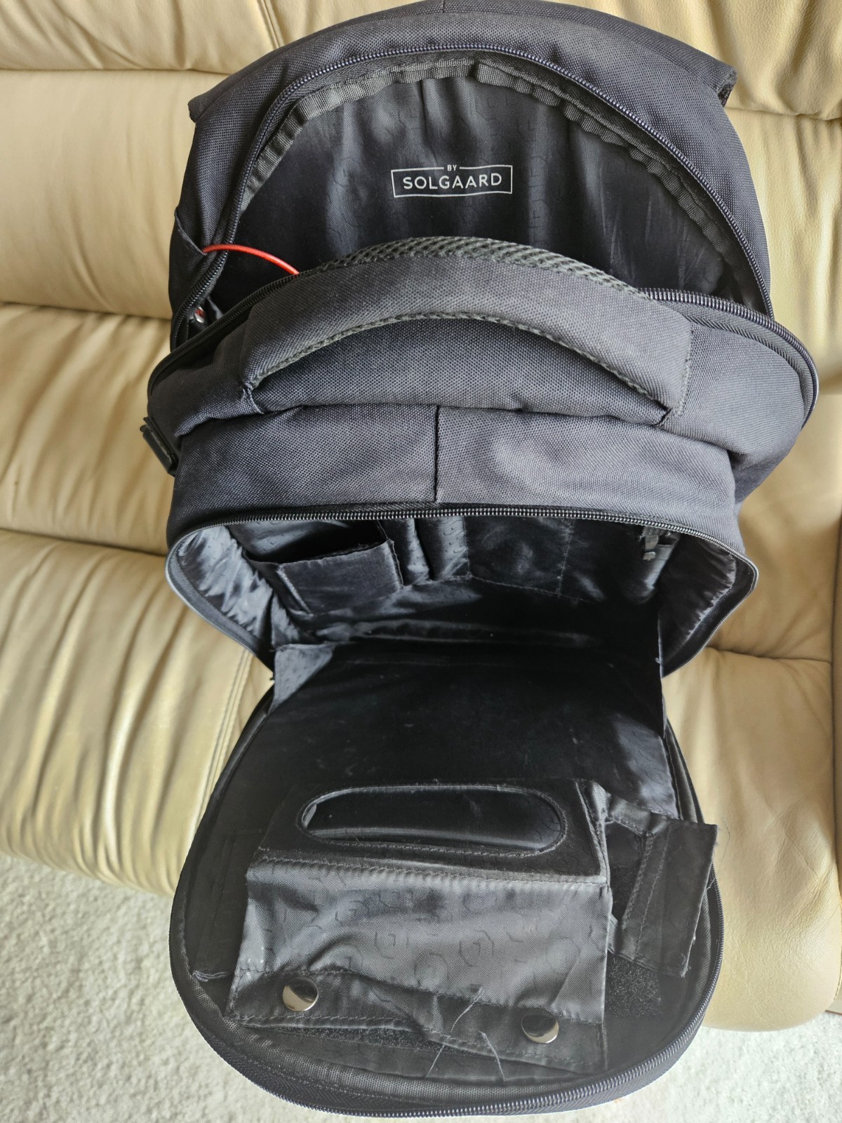 SOLGAARD [LIFEPACK] BACKPACK 17 ” HIGH 4.5 “WIDE AT BASE 12 ” LONG AT THE BASE