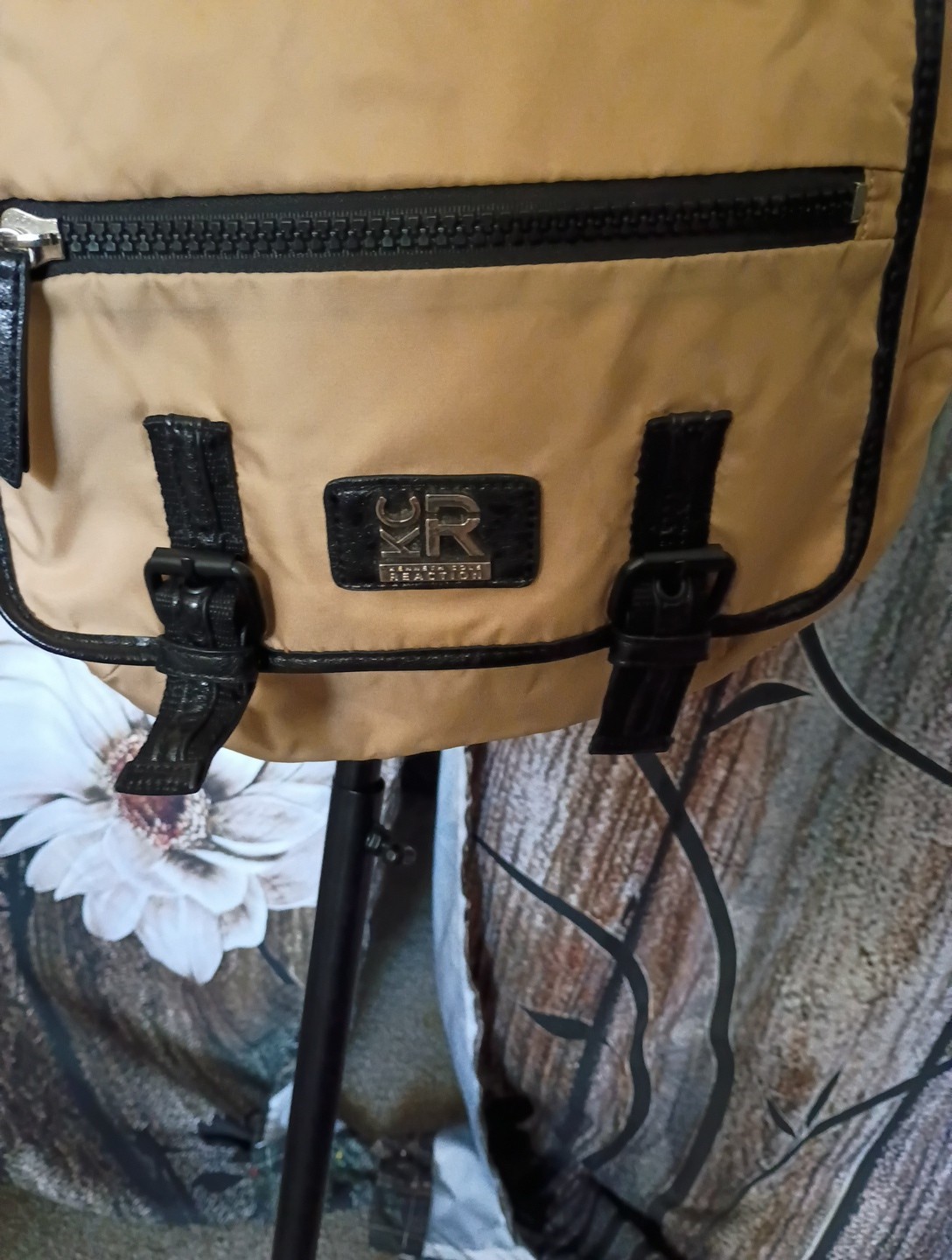 Kenneth Cole Reaction nylon crossbody messenger bag