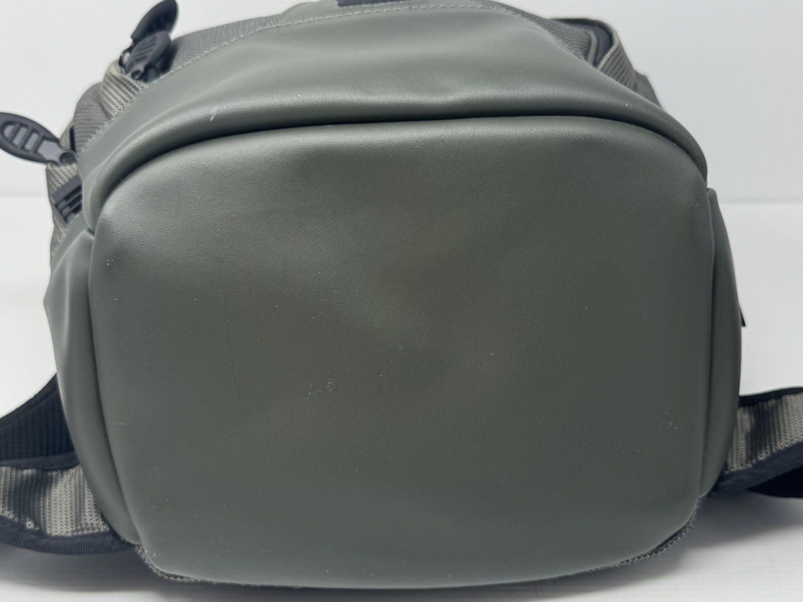 Tumi T2 Tech Backpack 513G Olive Green Appr 16x11x8 Ballistic Nylon & Leather