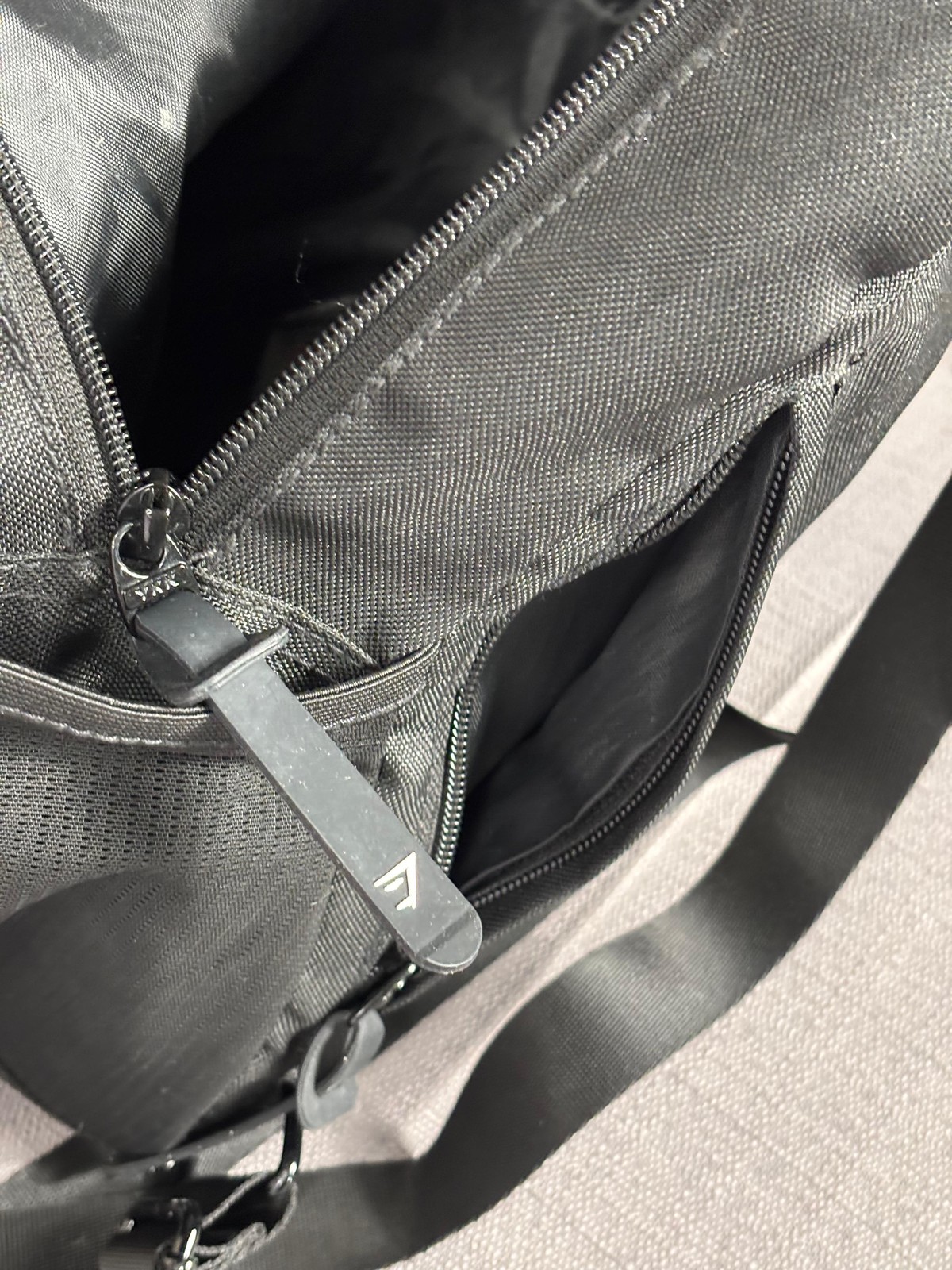 Gymshark Backpack Unisex Medium Black Gym Sports Zip Pockets Adjustable Straps