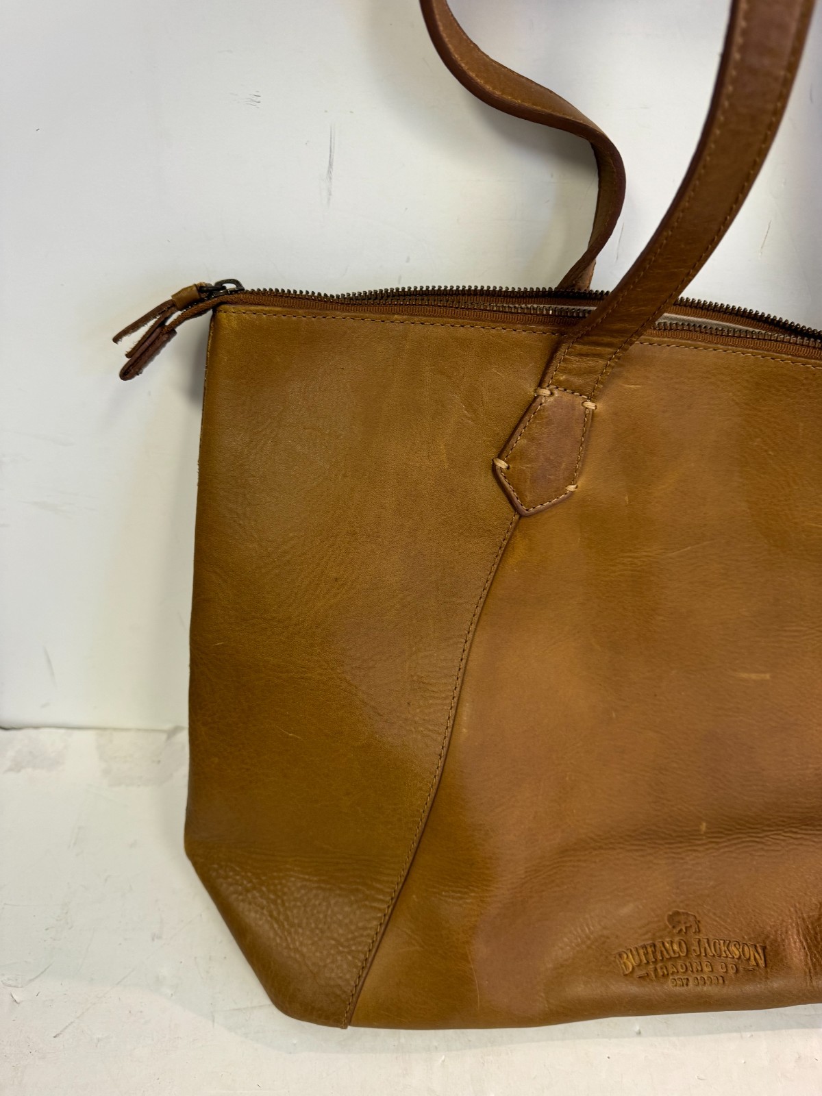 Buffalo Jackson Trading Walker Women’s Leather Tote Large 16″ W Zip Closure