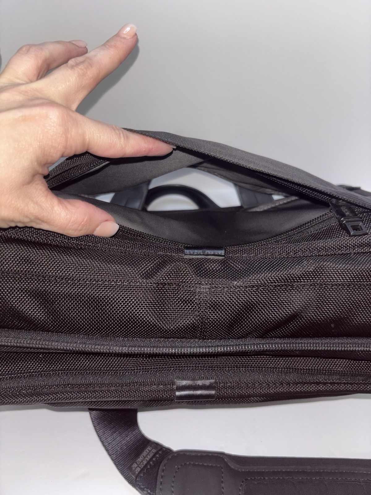 TUMI ALPHA 2 T-PASS Medium Screen Briefcase Laptop Bag Nylon / MODEL# 26516D2