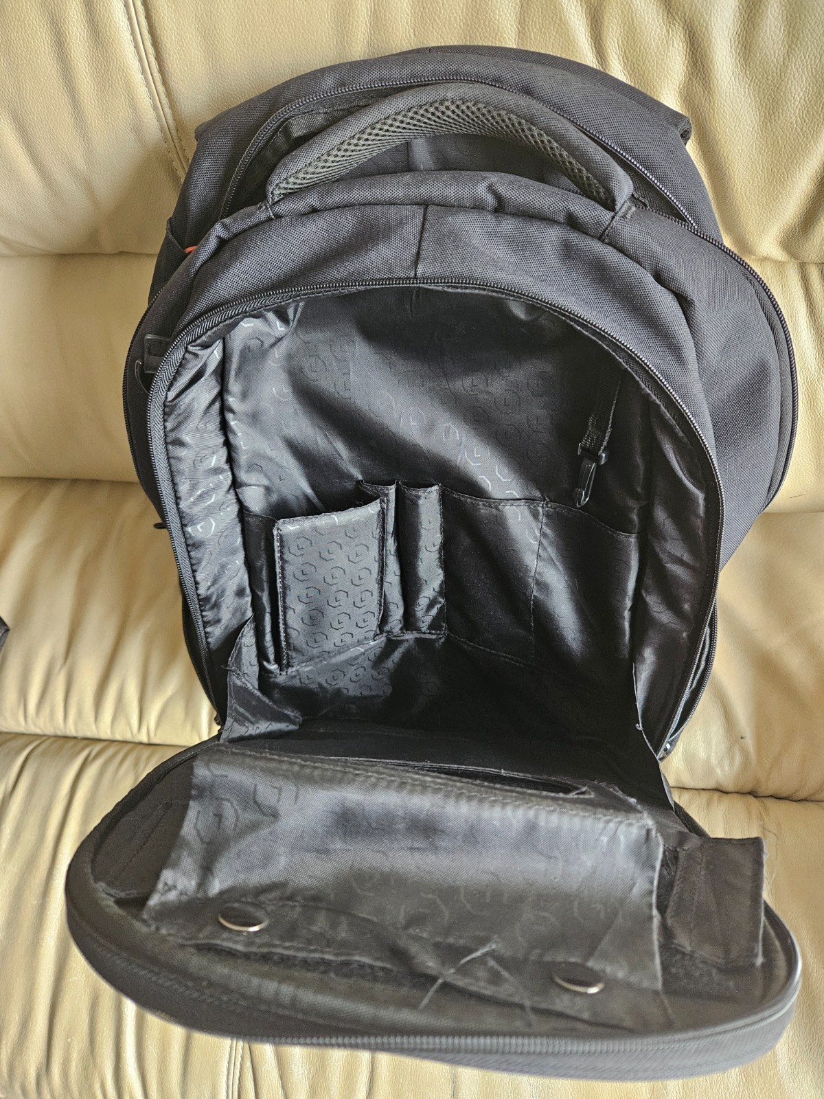 SOLGAARD [LIFEPACK] BACKPACK 17 ” HIGH 4.5 “WIDE AT BASE 12 ” LONG AT THE BASE