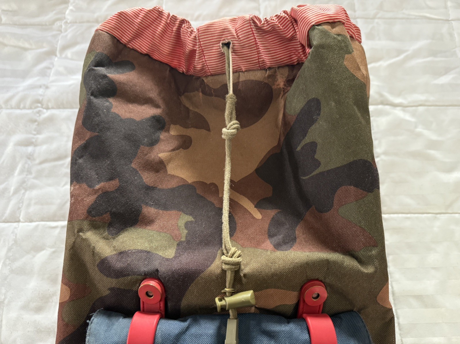 Herschel Supply Co. Backpack ‘Little America’ Woodland Camo/Navy/Red Rubber