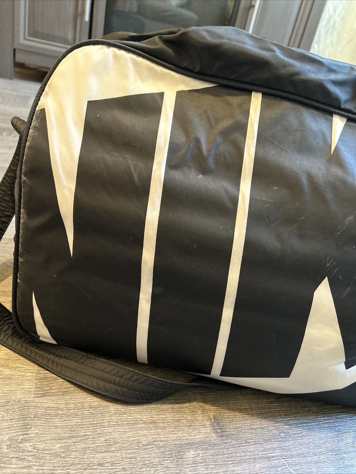 VTG 1980’s Nike Duffle Bag Big Logo Black/White RARE! blue tag Taiwan 1986 OG