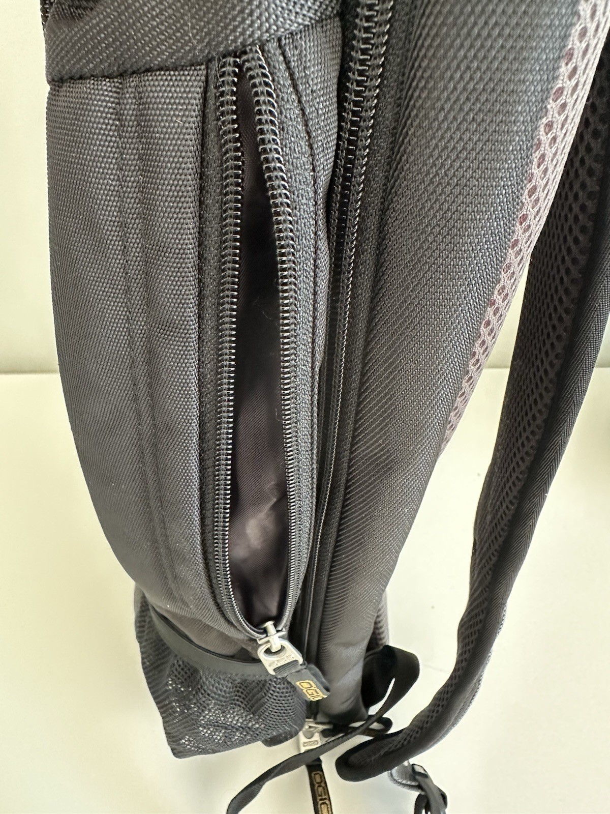 Ogio – Callaway Axle Backpack, Black, 19.25″ H x 13″ W x 9.25″ D – Very Good