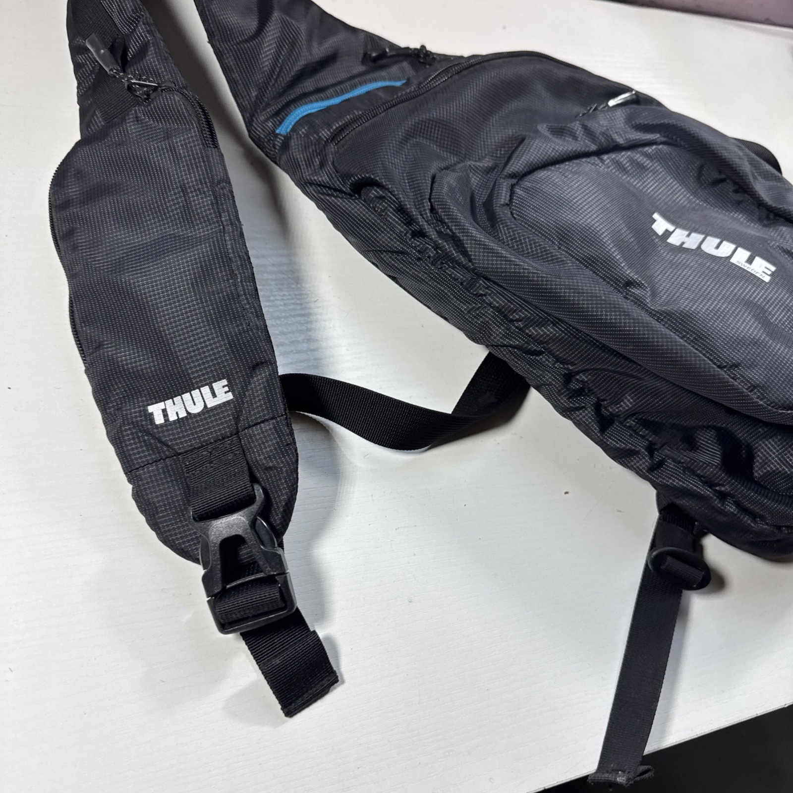 Thule Crossover Sling Bag – Used Good Condition