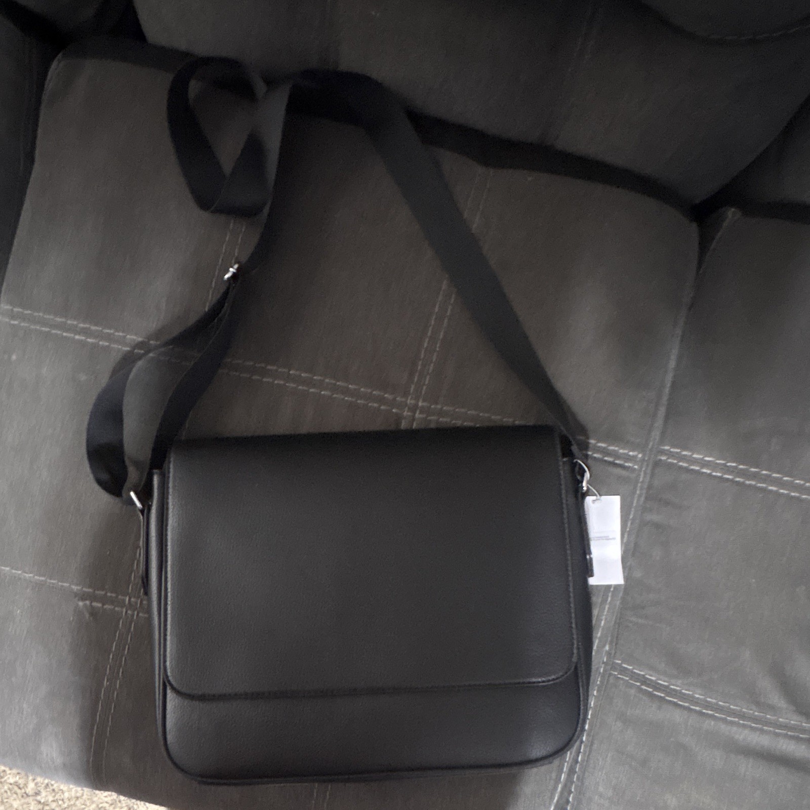 Black Men’s Medium Messenger Bag Zip Closure Adjustable Shoulder Strap Solid