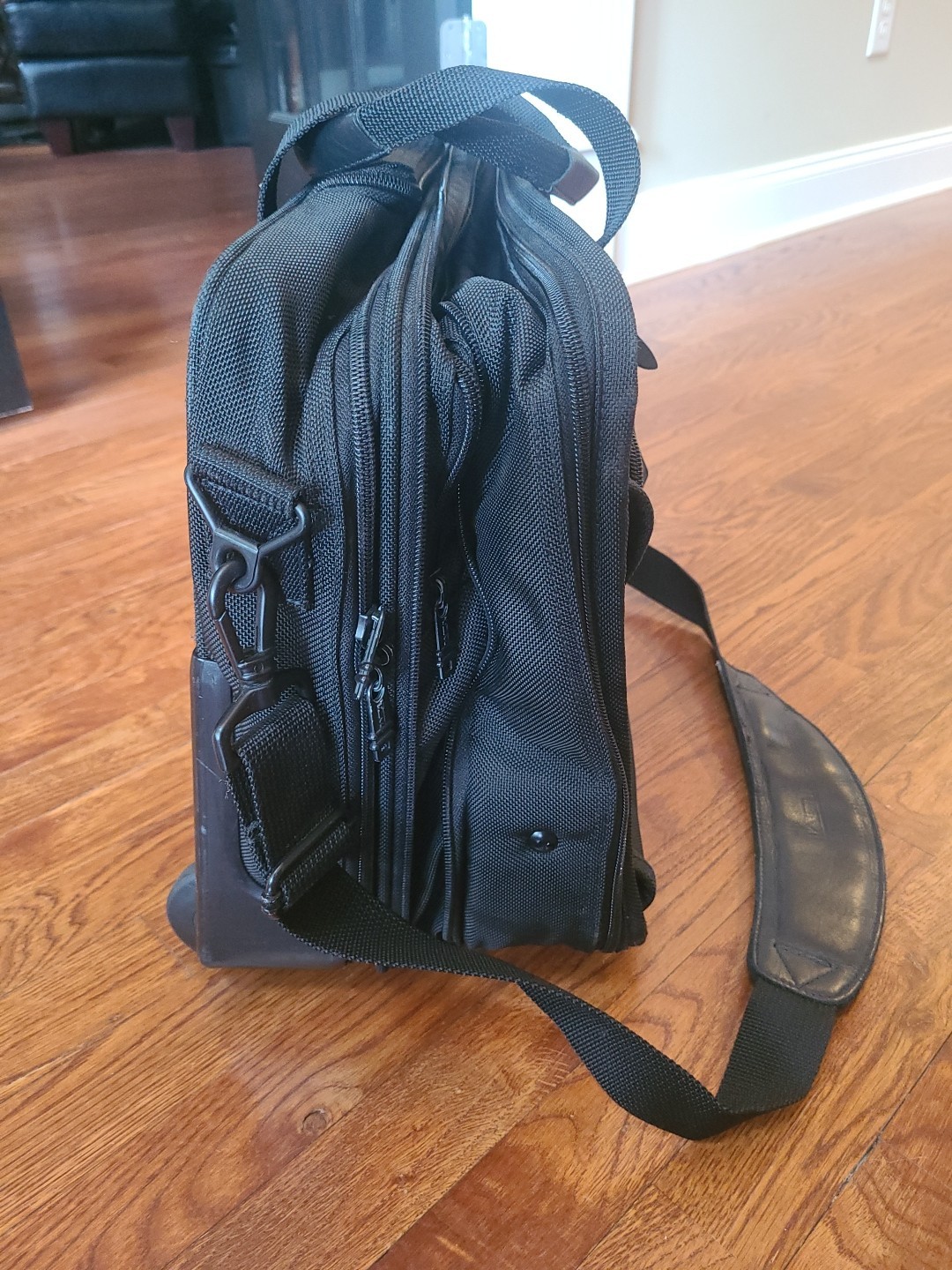 Tumi 2206D3 Black Expandable Rolling Briefcase Laptop Bag Ballistic Carry on