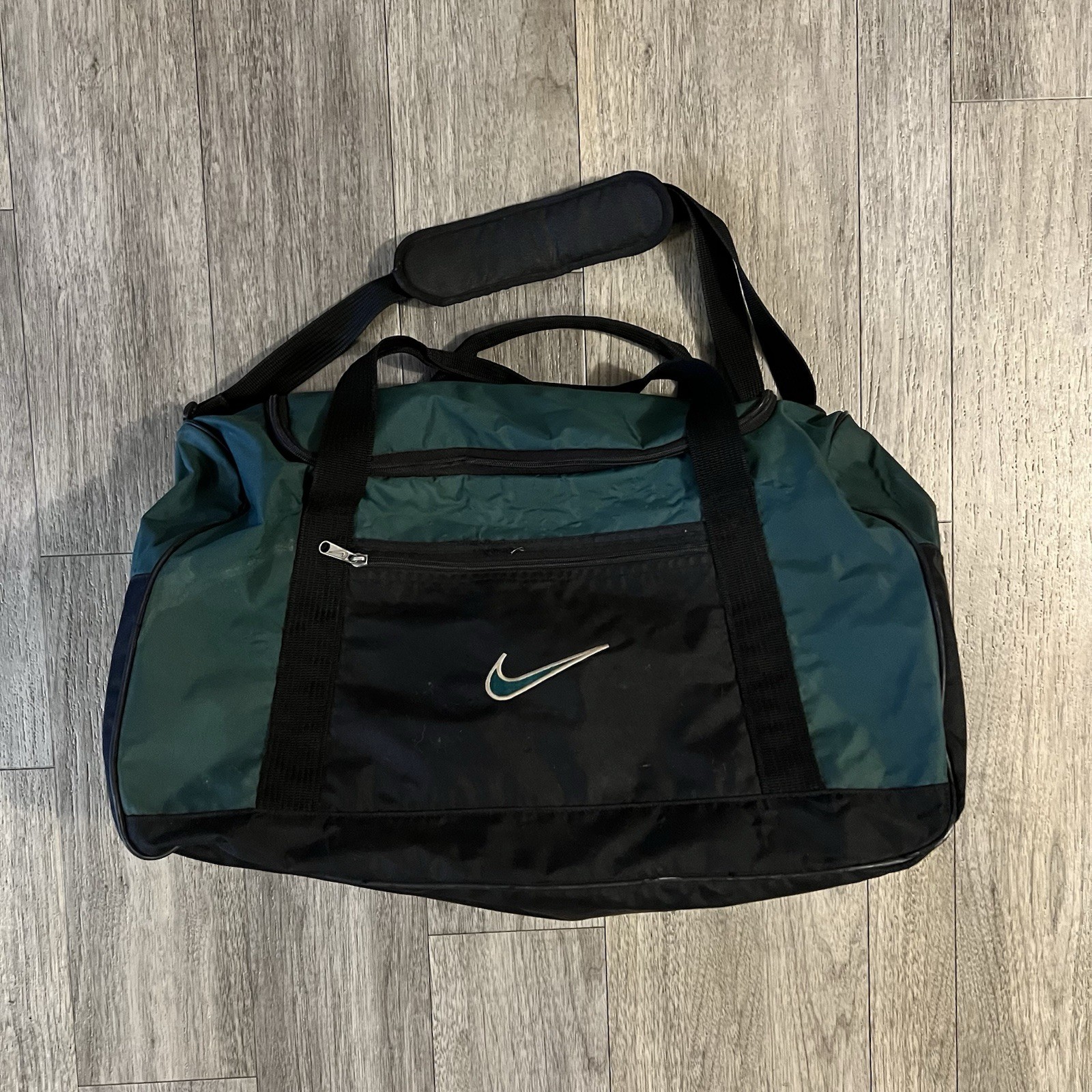 Vintage 90s NIKE SWOOSH Logo Duffle Gym Bag Green Embroidered Nylon