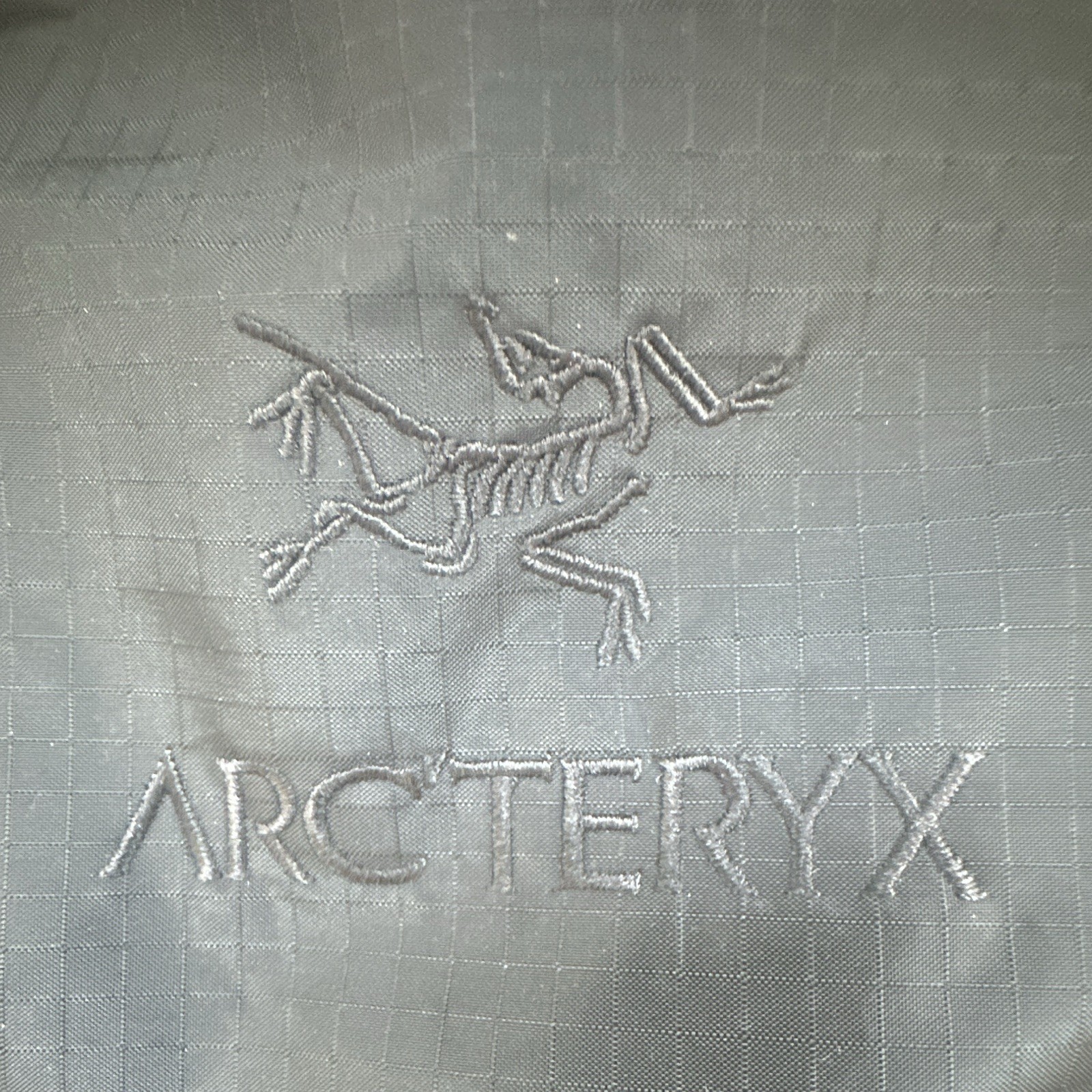 Arc’teryx Black Large Tote Bag Zip Closure Shoulder Strap Unisex Travel