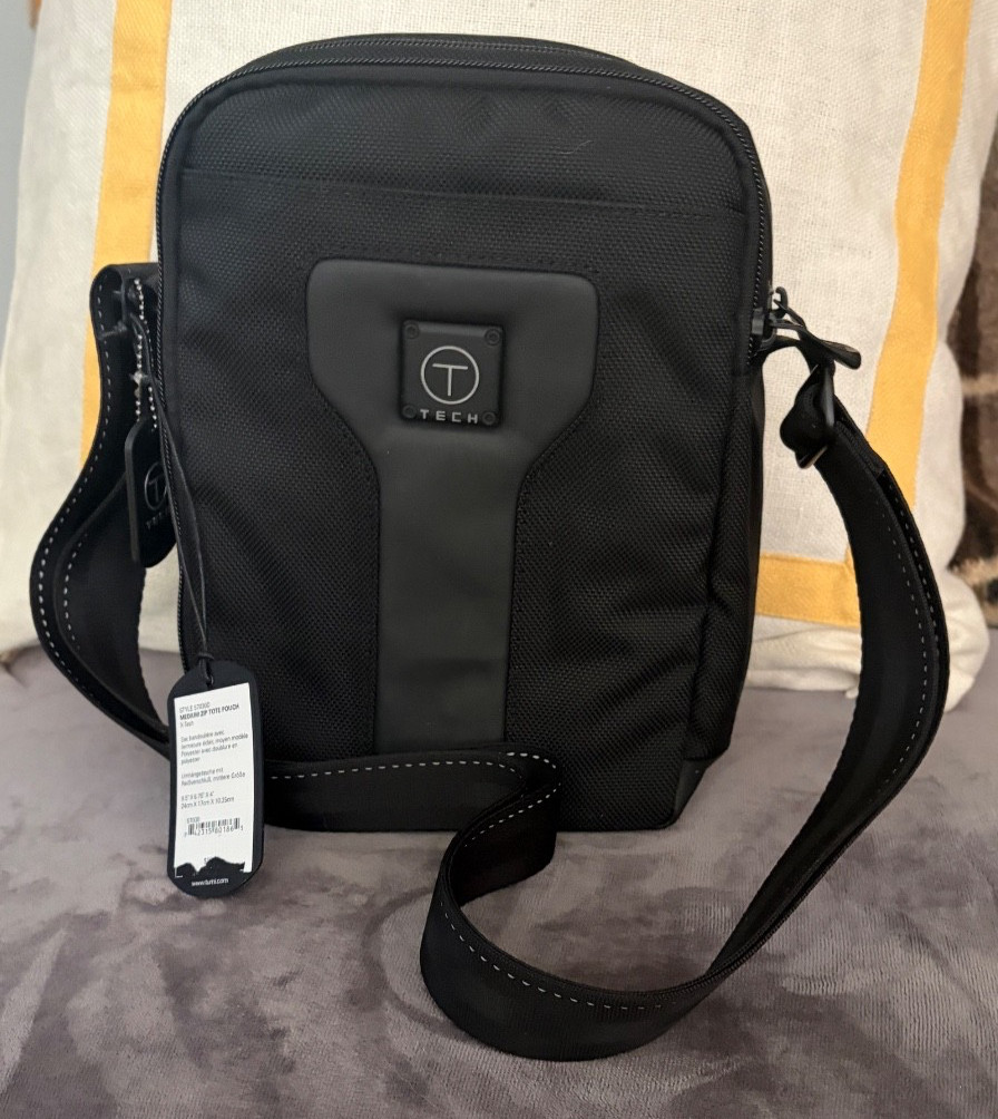 NWT Tumi T-Tech 057030D Adventure Medium Zip Tote Pouch Black Sling Crossbody