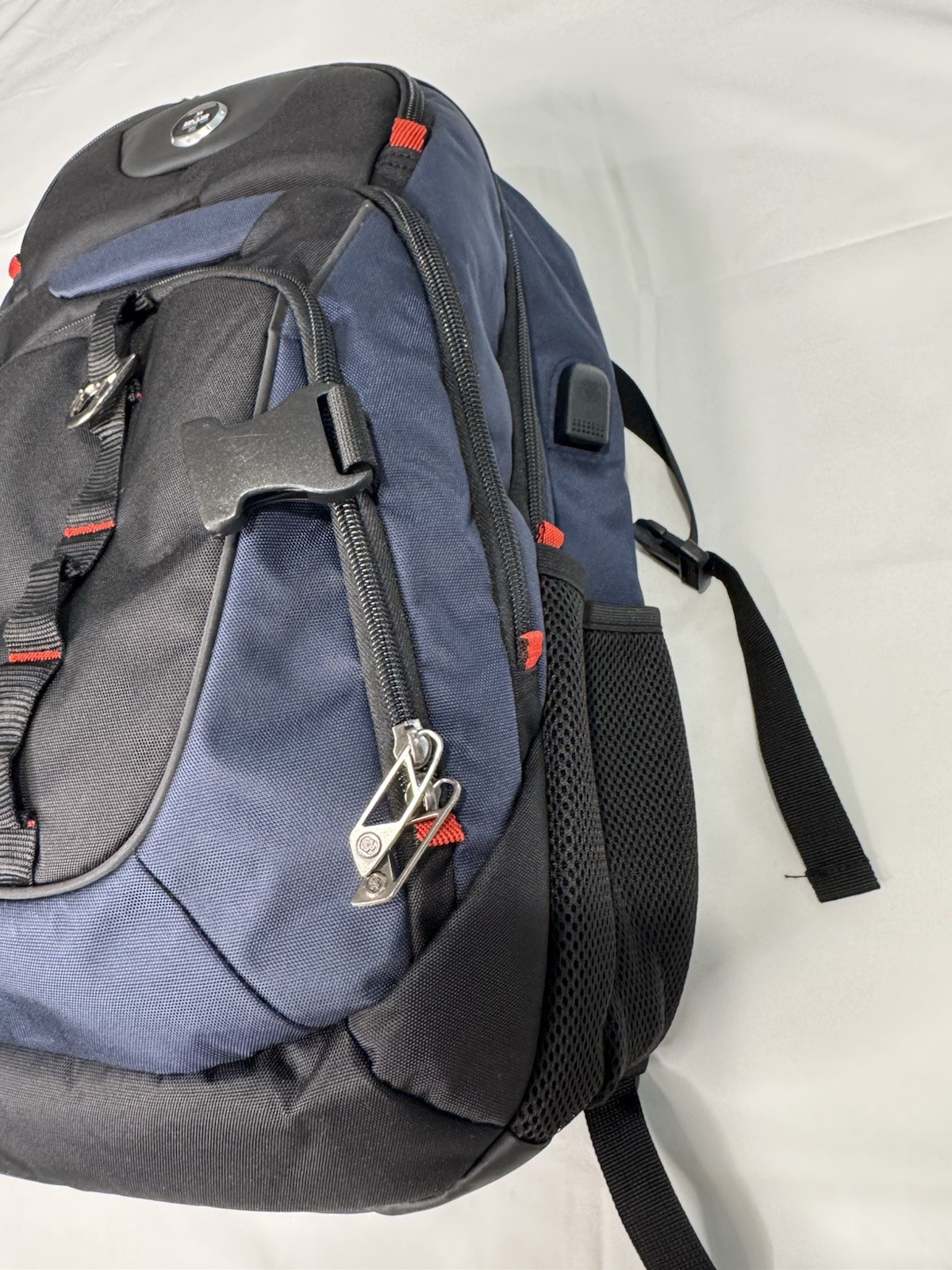 NWT Swiss Digital Design UniVector SD803-01 Backpack, USB Charging Port, RFID